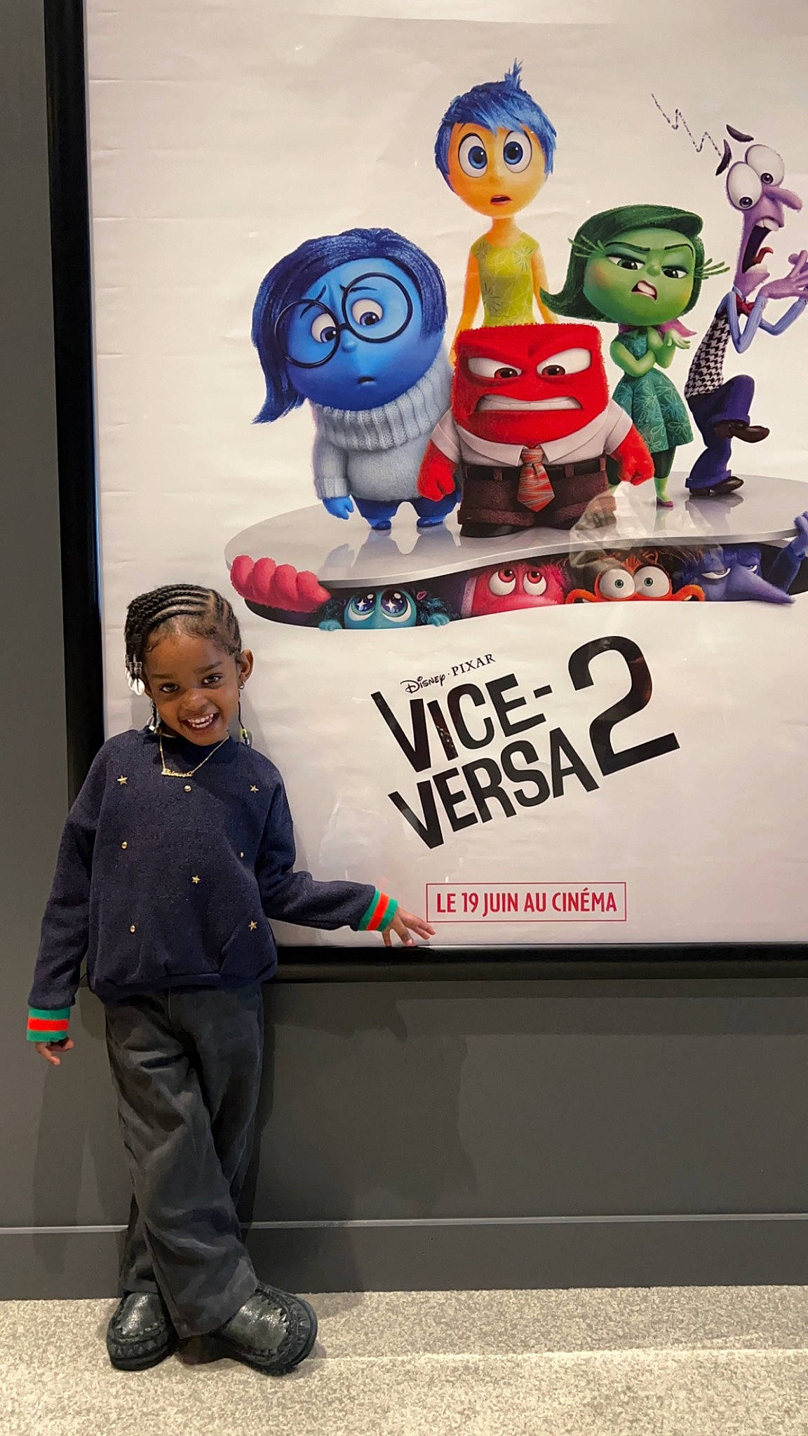 Yareeshia a rejoint le concours — aidez-le/la à gagner de superbes lots ! action_figure, advertising, animated_cartoon, animation, art, event, fiction, fictional_character, font, gas, graphics, joy, logo, machine, mascot, person, snapshot, stuffed_toy, t_shirt, toy