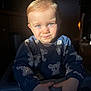 Daymon a rejoint le concours — aidez-le/la à gagner de superbes lots ! baby, blonde_hair, blue_eyes, cheeks, child, clothing, cozy, hands, highchair, indoor, koala_print, portrait, seated, shadow, short_hair, smile, sunlight, sweatshirt, toddler, warm_lighting