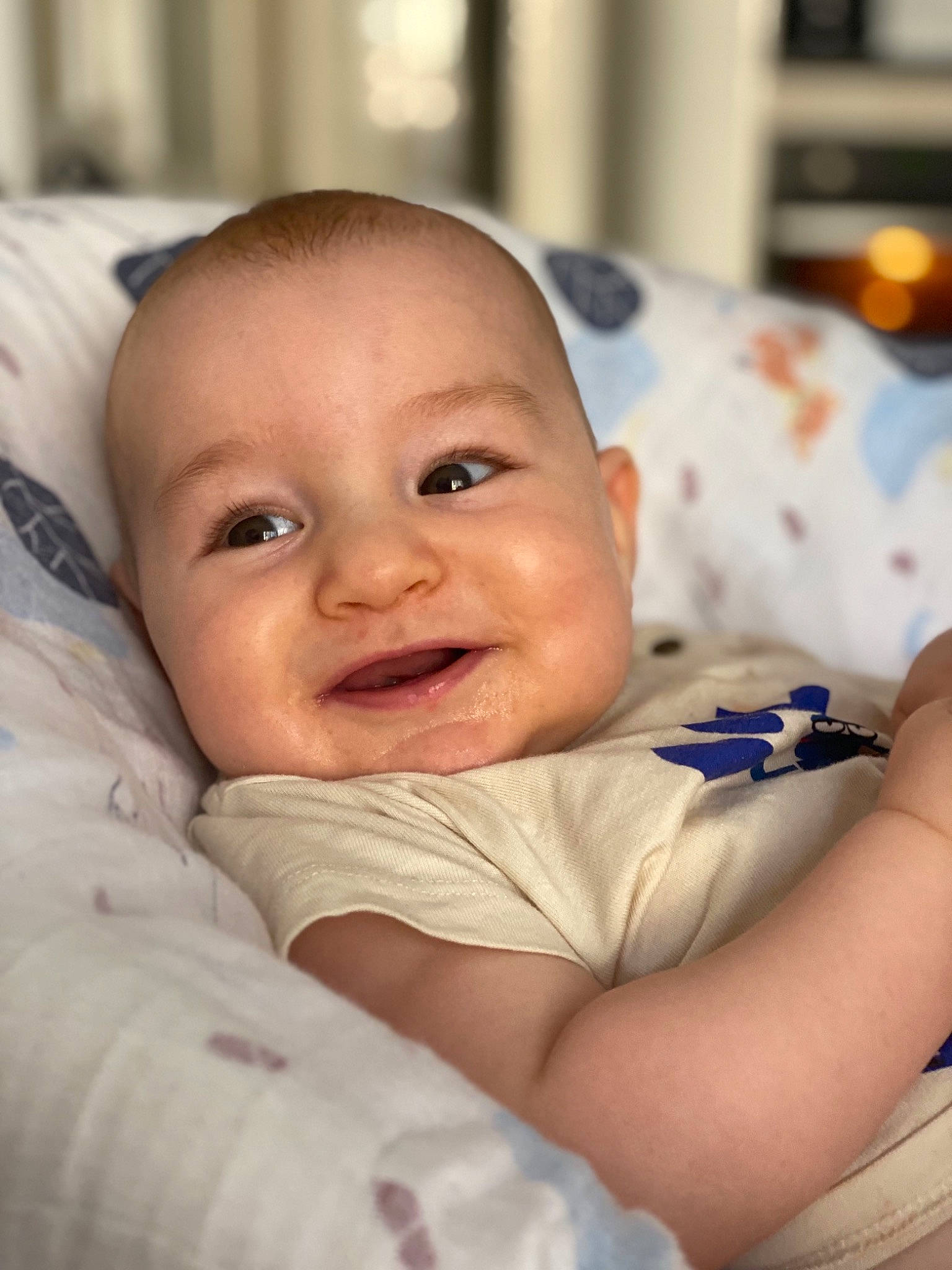 Emzo participe au concours pour gagner de l'argent avec cette photo : baby, cheek, chin, comfort, eye, eyebrow, face, facial_expression, hairstyle, happy, head, iris, linens, lip, mammal, mouth, nose, person, skin, smile