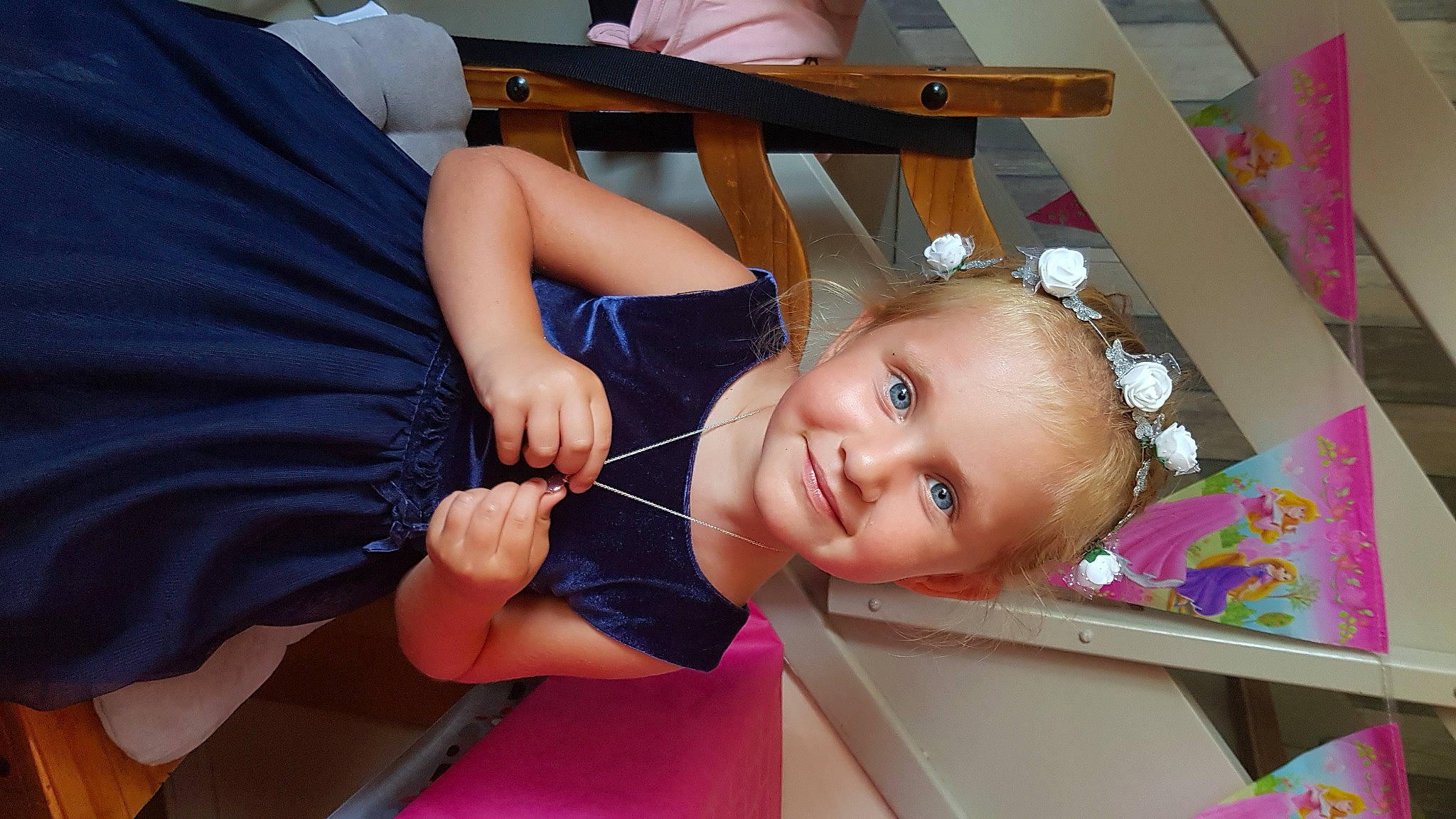 éléana a rejoint le concours — aidez-le/la à gagner de superbes lots ! baby, baby_products, chair, cheek, child, chin, eyelash, fun, gesture, happy, joy, leisure, mouth, nail, party, person, play, room, skin, smile