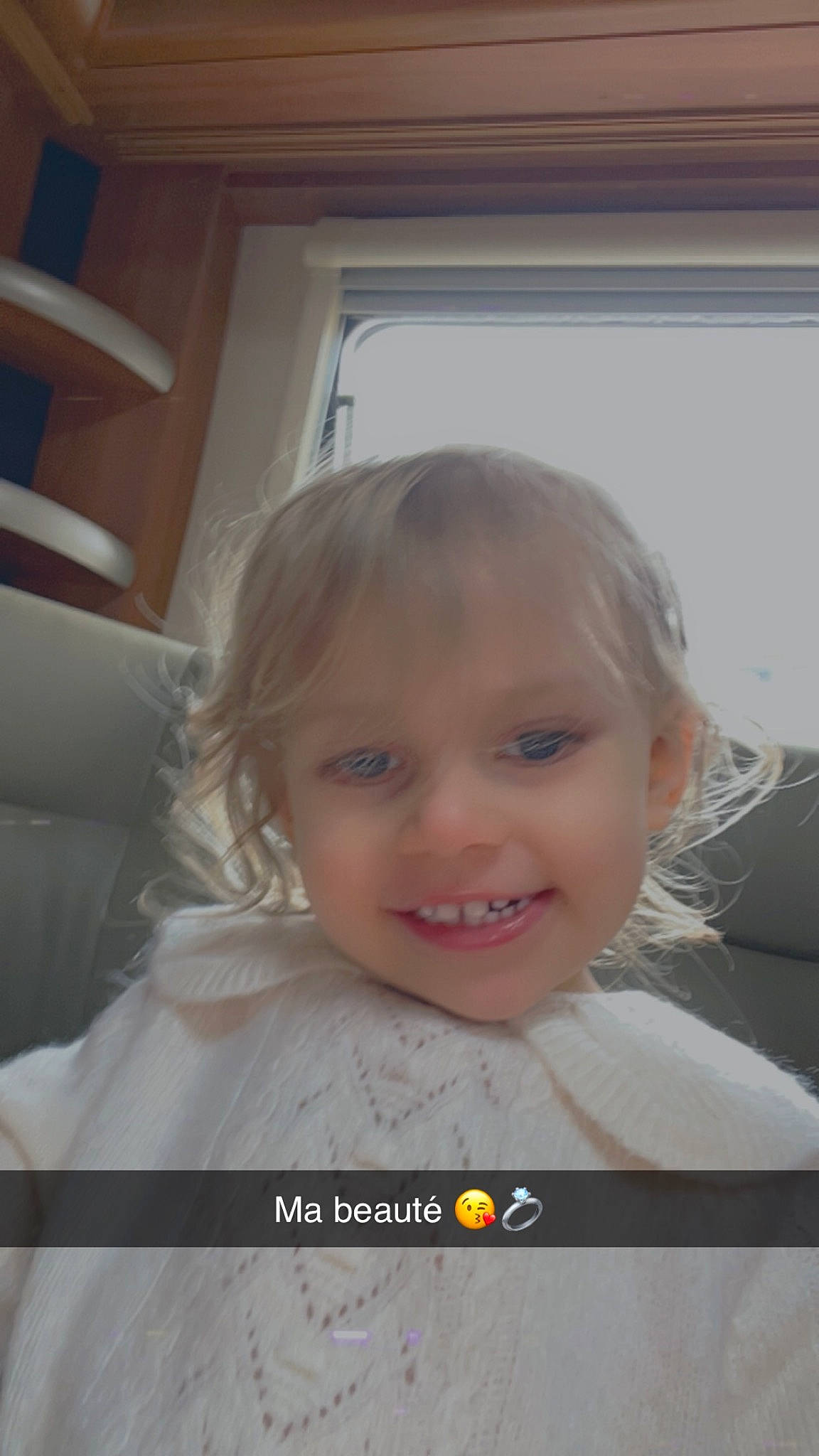 Nalya a rejoint le concours — aidez-le/la à gagner de superbes lots ! baby, baby_products, cheek, child, eye, eyebrow, eyelash, facial_expression, fun, happy, iris, joy, lip, nose, person, photo_caption, room, selfie, skin, smile