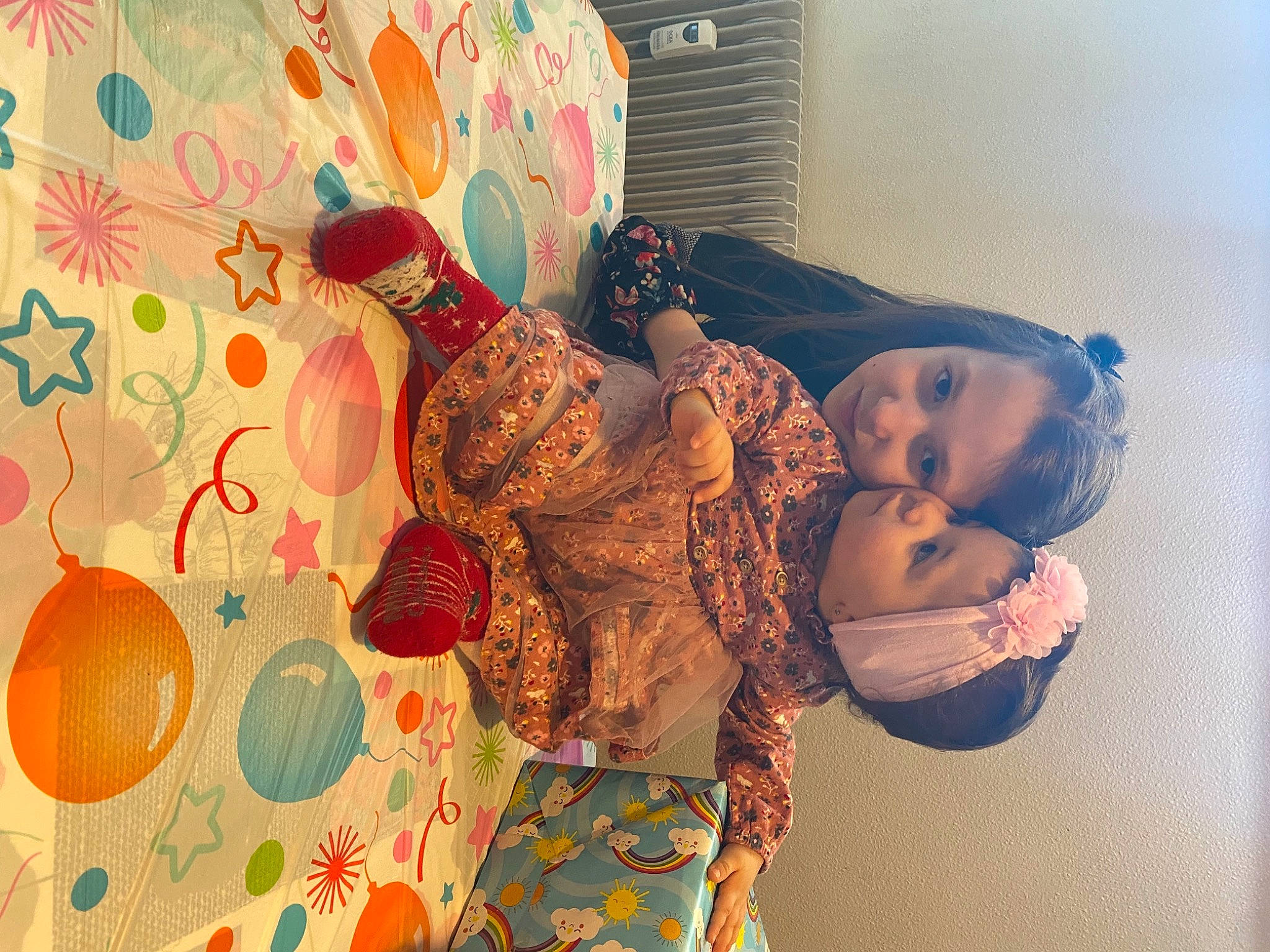 Chanel a rejoint le concours — aidez-le/la à gagner de superbes lots ! art, ceiling, child, floor, flooring, fun, happy, headwear, illustration, linens, orange, organism, pattern, person, room, stuffed_toy, textile, toddler, tree, visual_arts