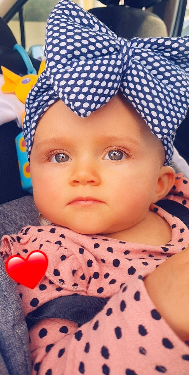 Jade a rejoint le concours — aidez-le/la à gagner de superbes lots ! cap, cheek, chin, dress, eye, eyebrow, eyelash, facial_expression, hairstyle, headwear, human, lip, mouth, neck, nose, organ, outerwear, person, pink, product