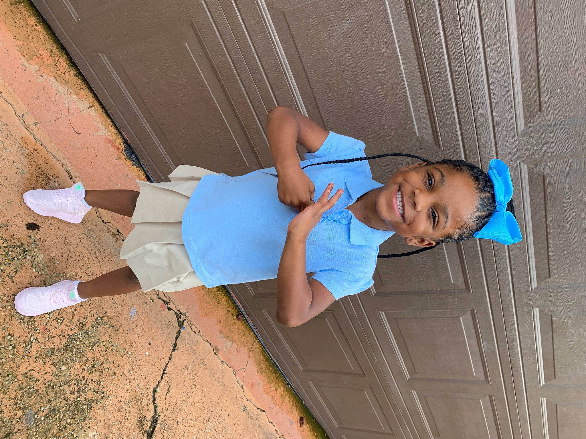 Jalyrika is registered to the contest to win money with this photo: child, denim, elbow, electric_blue, fun, hat, human_leg, joint, joy, knee, leisure, person, shorts, smile, t_shirt, thigh, wood, wrist