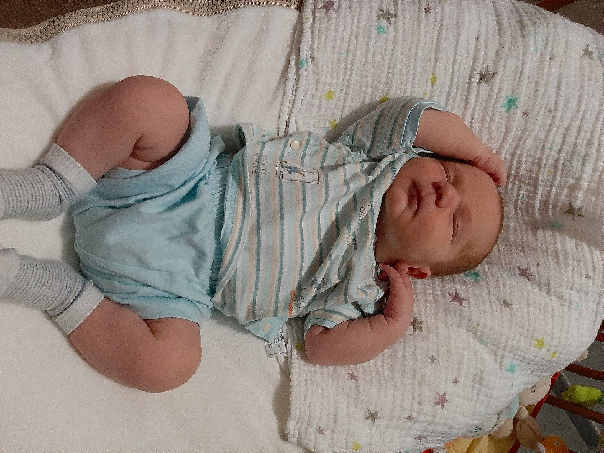 Marc a rejoint le concours — aidez-le/la à gagner de superbes lots ! arm, baby, baby_products, baby_sleeping, child, comfort, nap, person, product, sleep, toddler