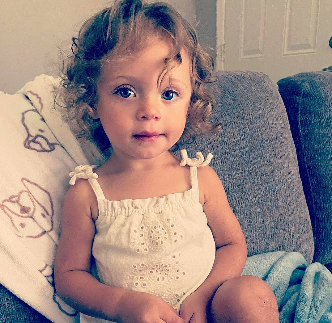 Christina is registered to the contest to win money with this photo: arm, cheek, eye, eyebrow, eyelash, face, facial_expression, flash_photography, hair, happy, iris, lip, mouth, neck, nose, organ, person, shoulder, skin, sleeve