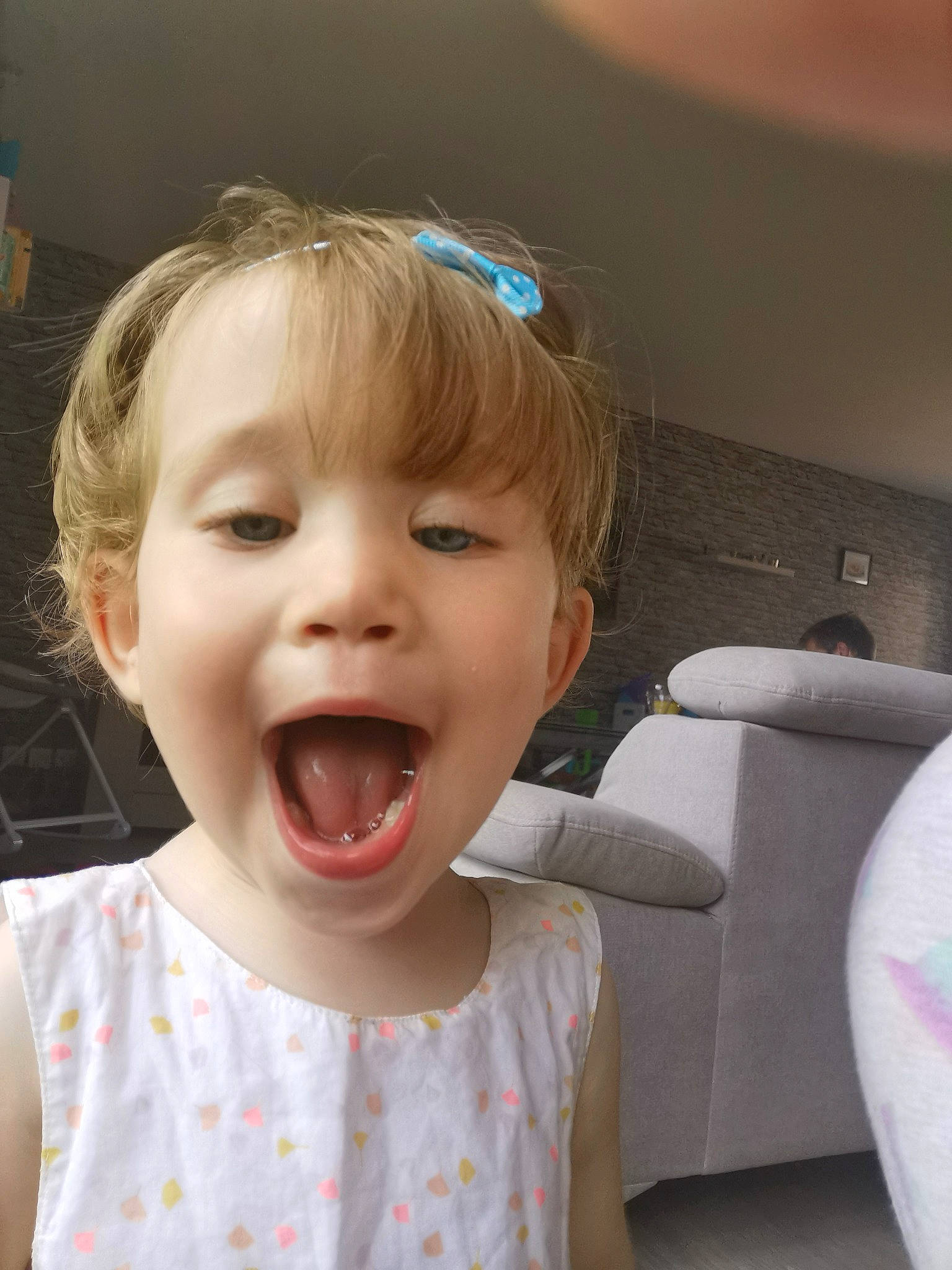 Hozanna participe au concours pour gagner de l'argent avec cette photo : baby_toddler_clothing, cheek, ear, eye, eyelash, face, facial_expression, hairstyle, happy, head, jaw, lip, mouth, neck, nose, person, skin, smile, tongue, tooth