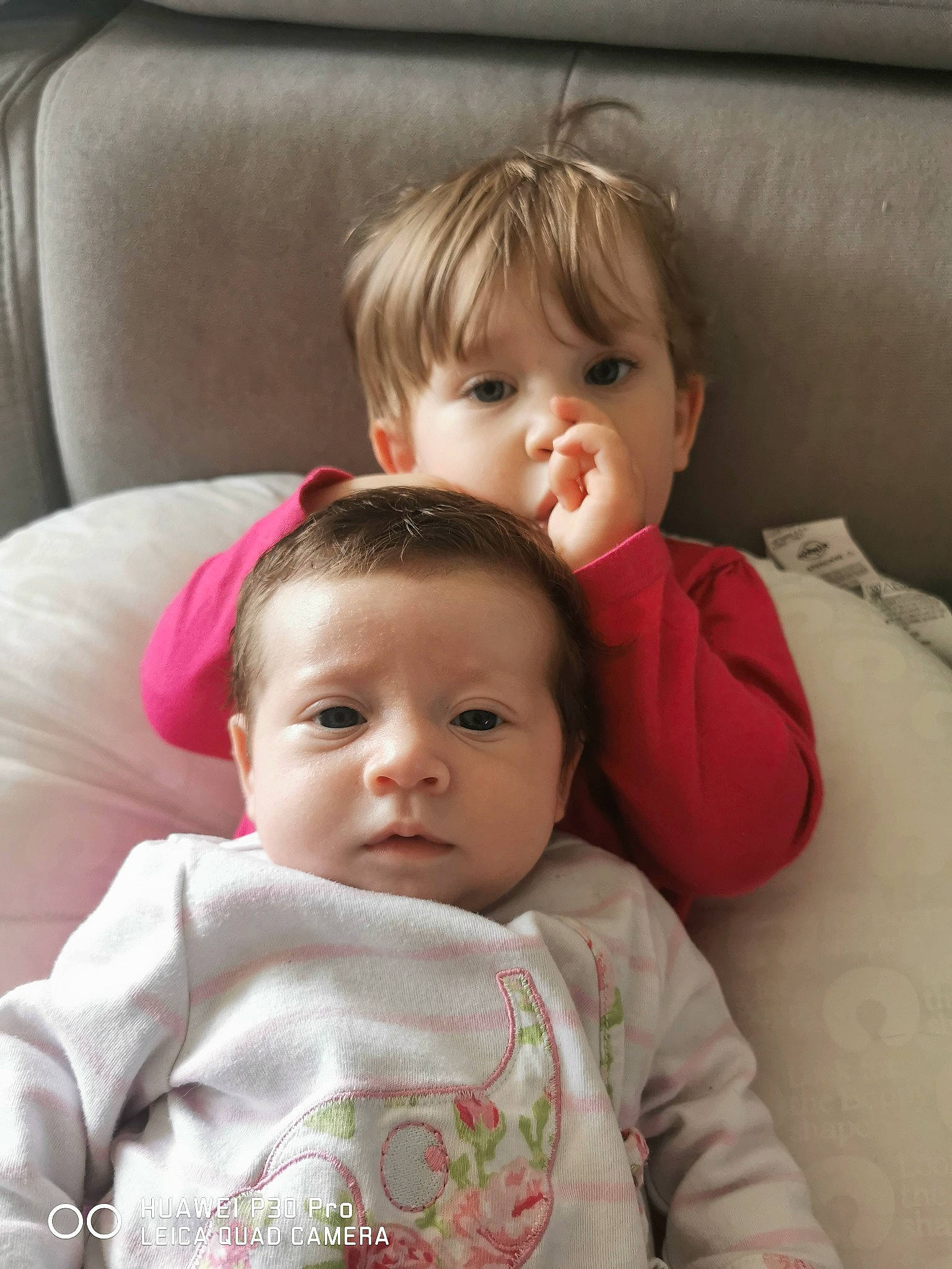 Hortense participe au concours pour gagner de l'argent avec cette photo : baby, baby_toddler_clothing, beauty, cheek, child, chin, comfort, hair, happy, head, iris, linens, lip, nose, person, sitting, skin, sleeve, smile, textile