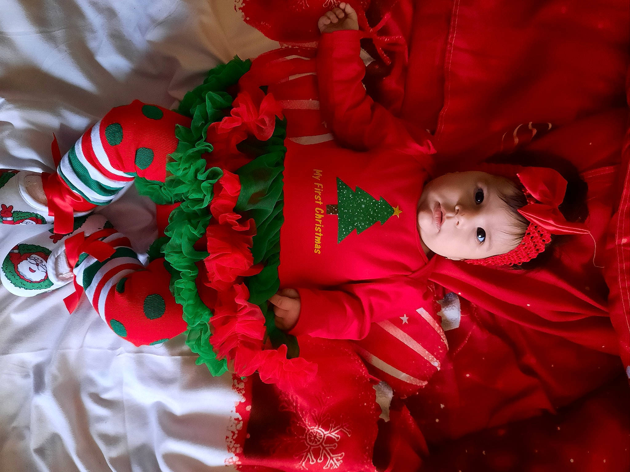 Izabela a rejoint le concours — aidez-le/la à gagner de superbes lots ! carmine, child, christmas_eve, costume, dress, embellishment, event, fictional_character, hand, head, headwear, holiday, human_body, magenta, person, plant, room, sleeve, textile, toddler