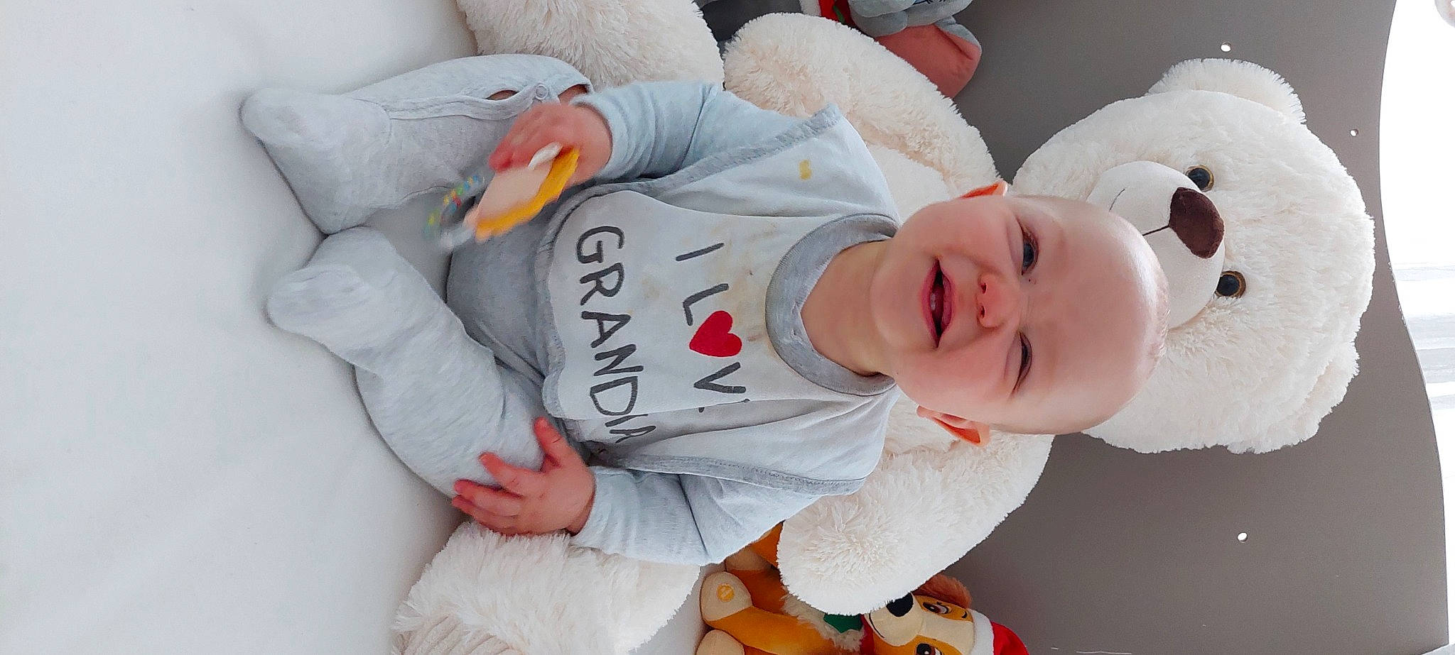 Evan participe au concours pour gagner de l'argent avec cette photo : baby, baby_products, baby_sleeping, baby_toddler_clothing, cheek, child, comfort, facial_expression, happy, hat, orange, person, room, sitting, sleeve, smile, toddler, white, yellow