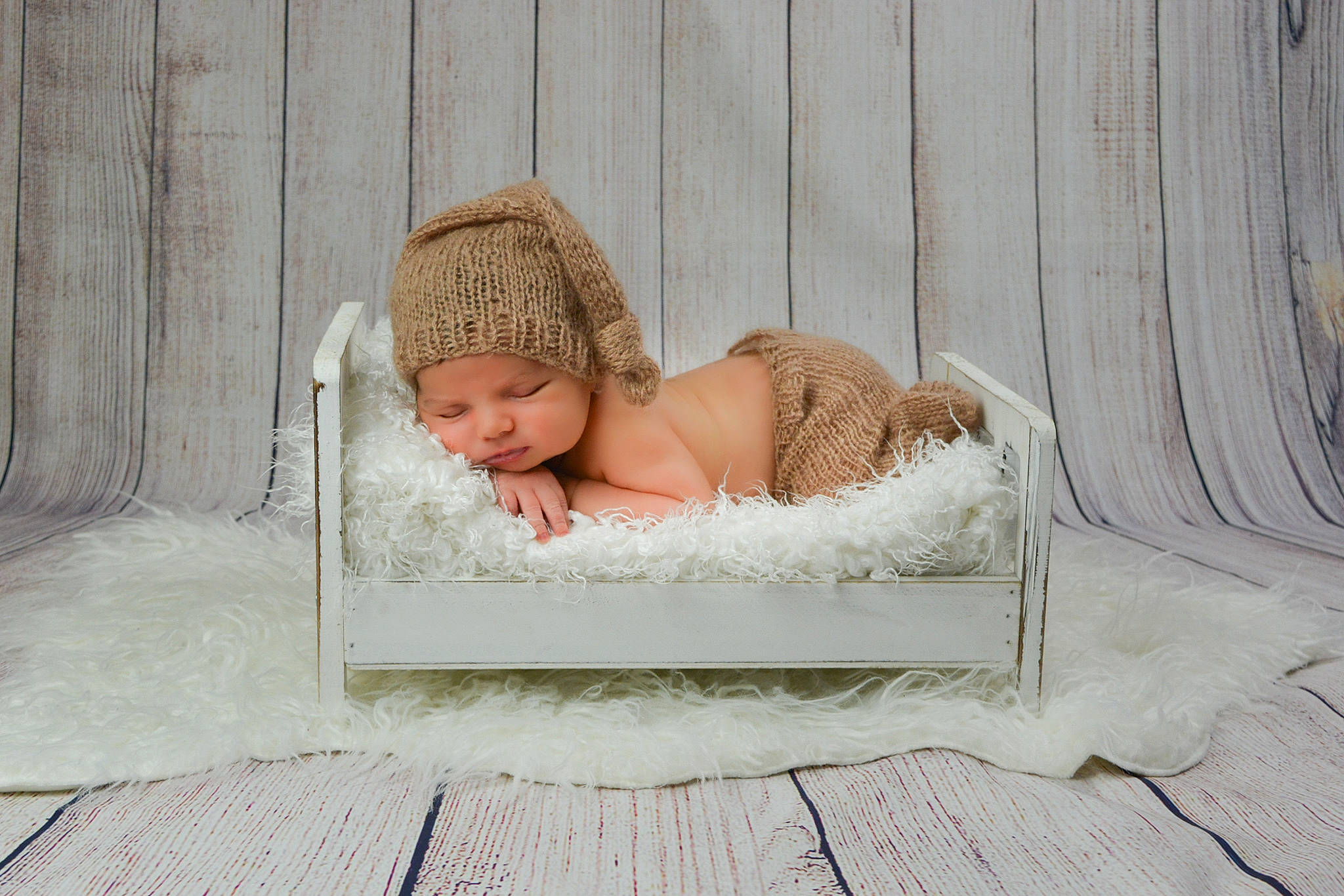 Gennaro participe au concours pour gagner de l'argent avec cette photo : baby, baby_products, baby_sleeping, baby_toddler_clothing, cap, child, comfort, fur, furniture, hair_accessory, headgear, headwear, person, photograph, photography, product, toddler, wood
