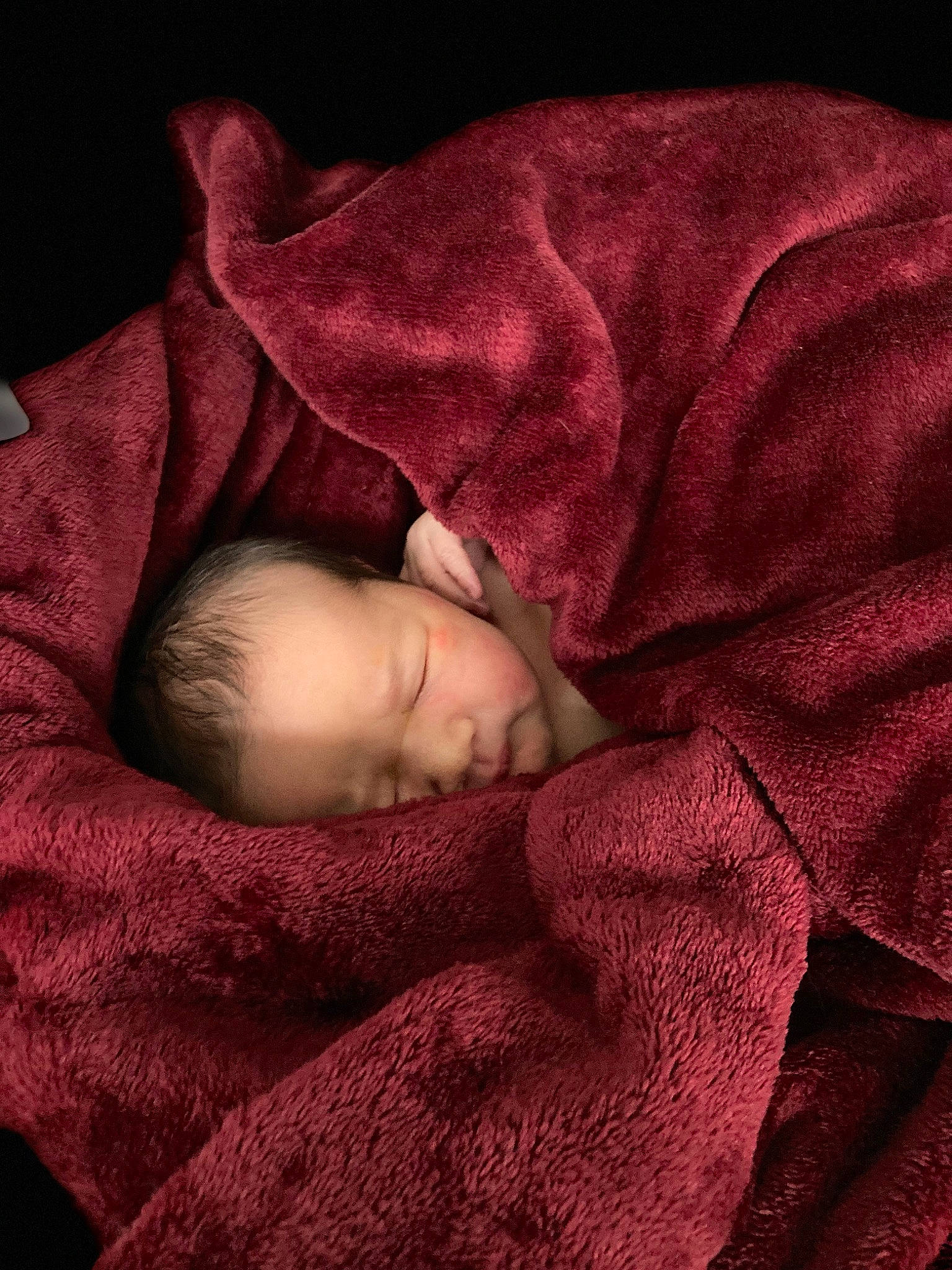 Pauline a rejoint le concours — aidez-le/la à gagner de superbes lots ! baby, bedtime, brown, carmine, child, chin, comfort, linens, magenta, mammal, nap, orange, pattern, person, room, skin, sleeve, textile, tints_and_shades, toddler