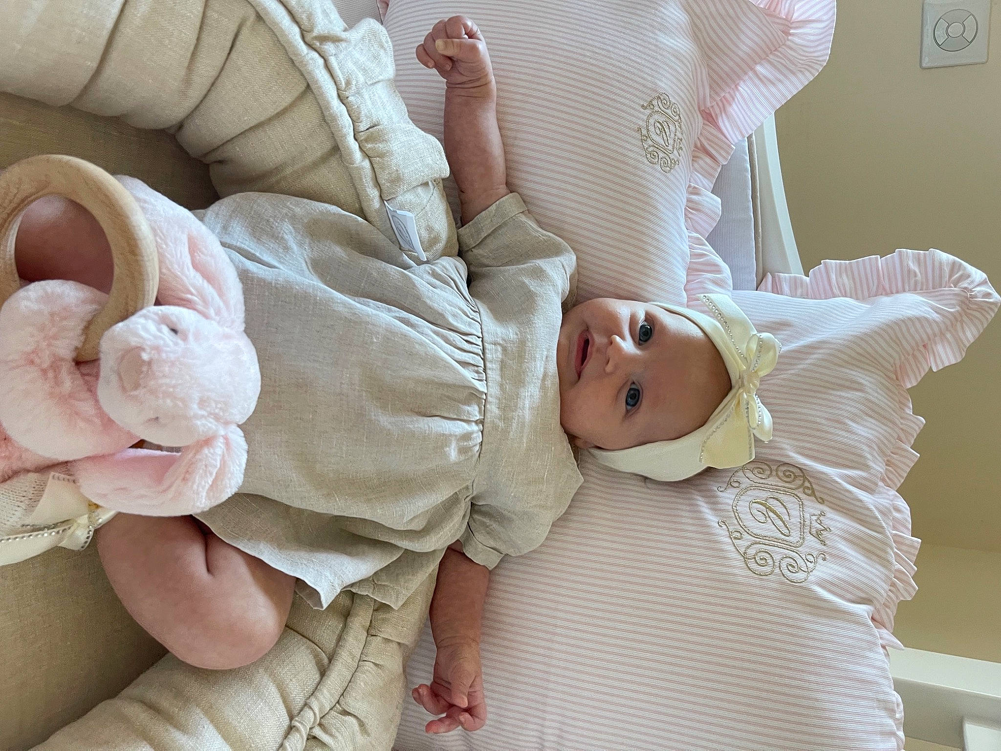 Ana participe au concours pour gagner de l'argent avec cette photo : baby, baby_products, baby_sleeping, baby_toddler_clothing, beige, child, comfort, fashion_accessory, finger, hand, headgear, headwear, linens, person, petal, pink, product, skin, sleeve, textile