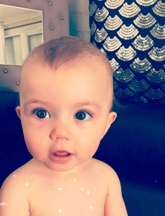 Tania a rejoint le concours — aidez-le/la à gagner de superbes lots ! bathing, cheek, child, chin, ear, eye, eyebrow, face, forehead, head, human_hair_color, infant, iris, lip, nose, person, toddler