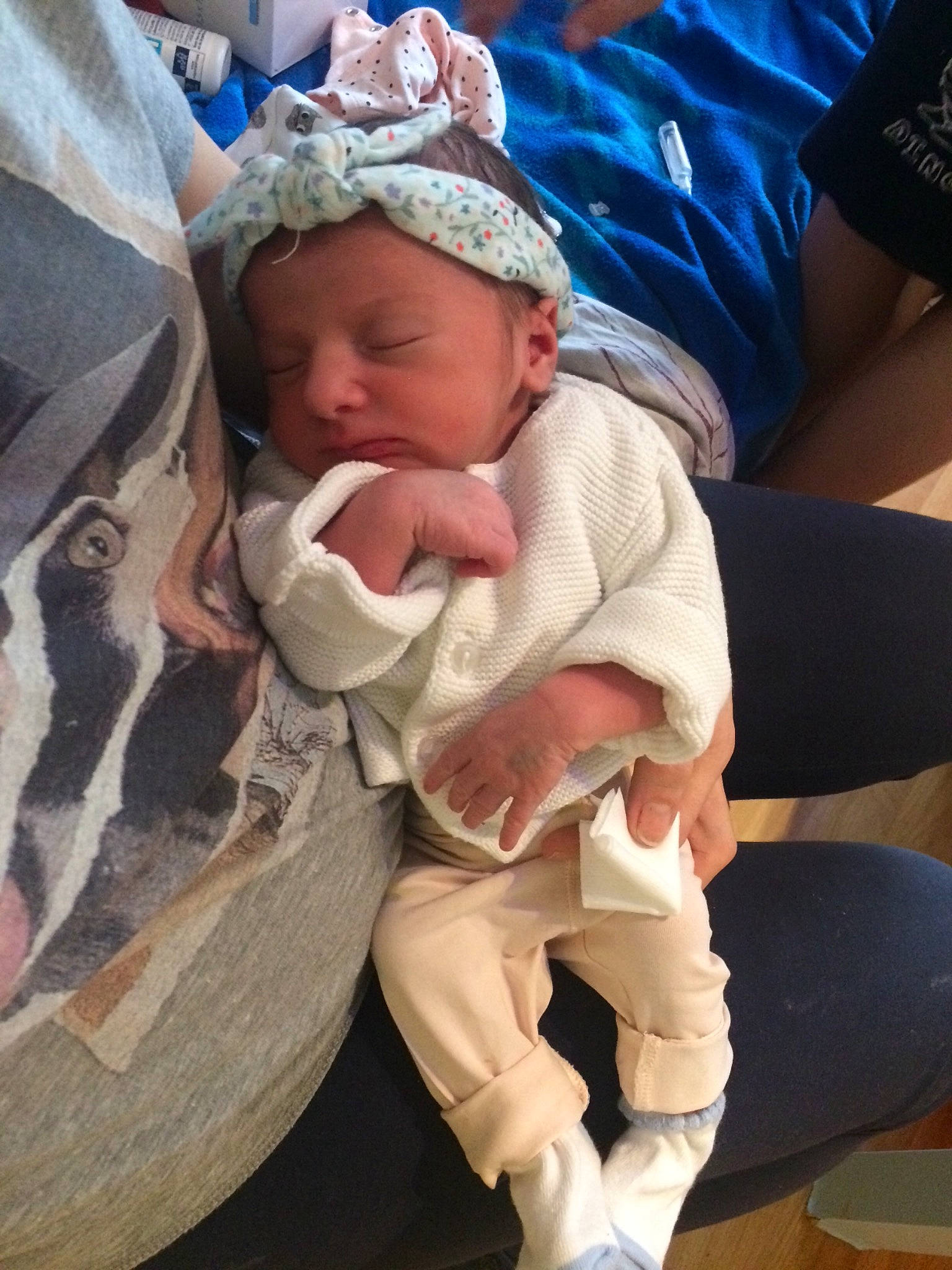 Cassandra participe au concours pour gagner de l'argent avec cette photo : baby, birth, child, headwear, person, sleep, toddler