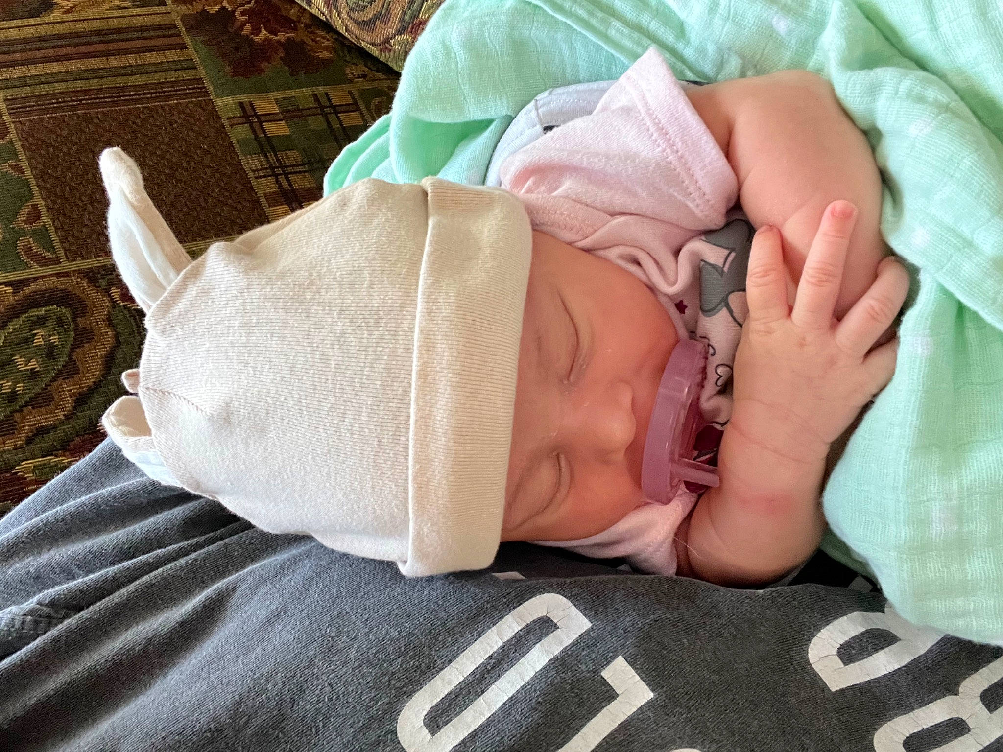 Alize is registered to the contest to win money with this photo: arm, baby, child, comfort, eyelash, finger, gesture, glasses, hand, headwear, human_body, linens, mammal, nail, person, skin, sleeve, textile, thumb, toddler