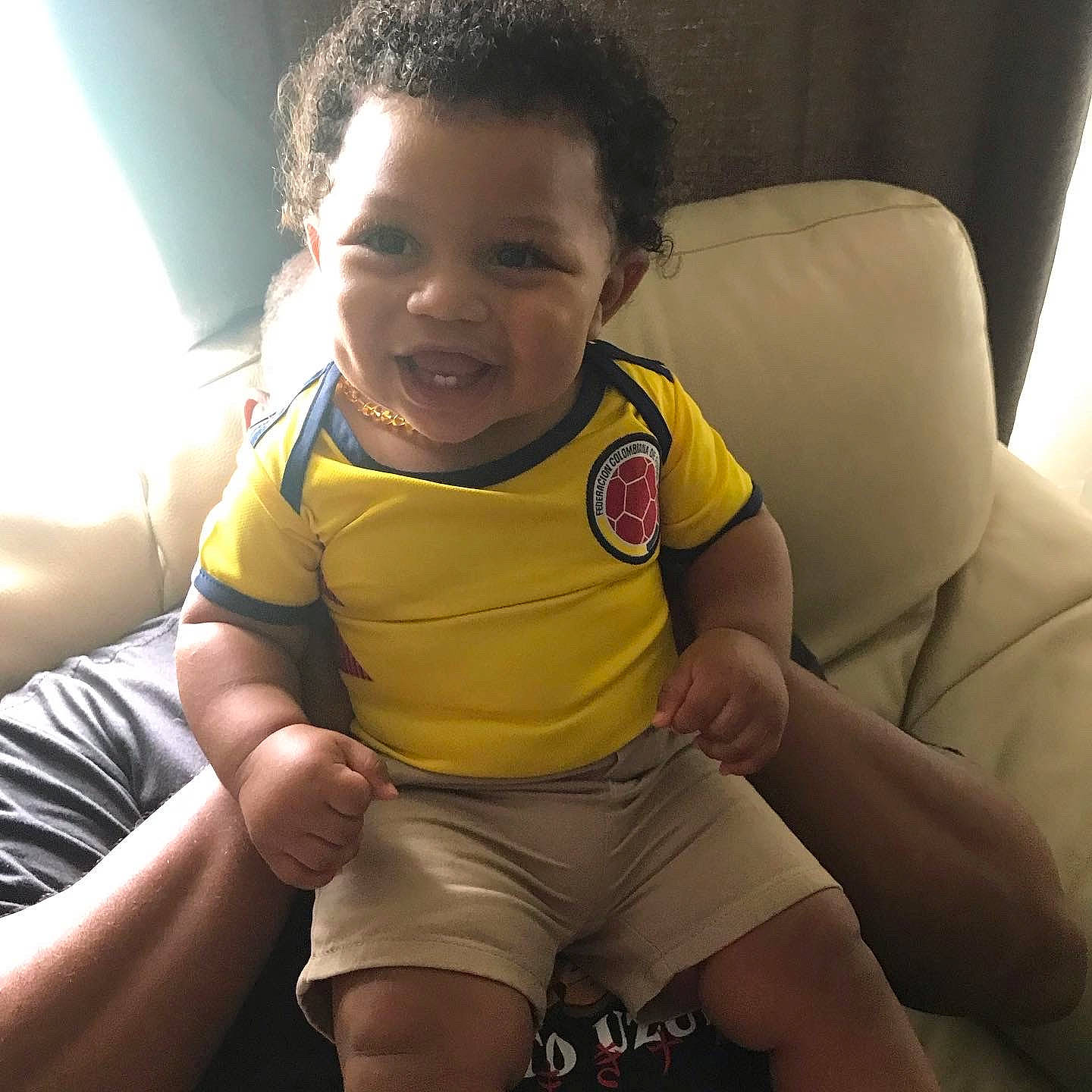 Julius is registered to the contest to win money with this photo: baby_toddler_clothing, cheek, chin, comfort, eye, face, facial_expression, finger, hair, hairstyle, head, human_body, joint, joy, leg, mouth, neck, nose, person, skin