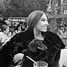 Asmar a rejoint le concours — aidez-le/la à gagner de superbes lots ! background_diners, black_and_white, cafe, dachshund, dog, drink, fashion, fruit_sign, fur_coat, glass, holding_dog, outdoor_seating, person, pet, portrait, restaurant, sitting, straw, table, woman