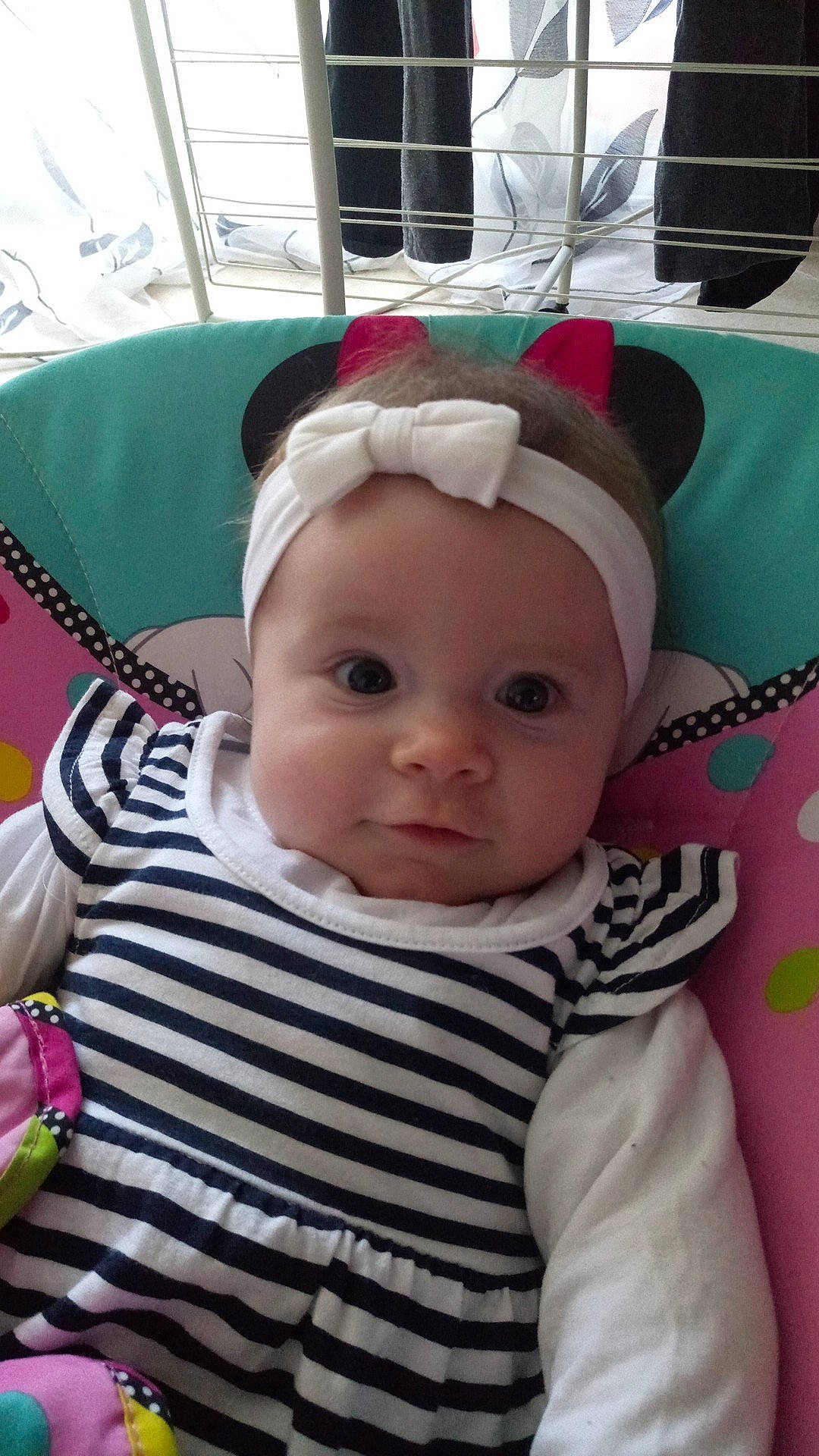 Louise participe au concours pour gagner de l'argent avec cette photo : baby, baby_products, cheek, child, eye, face, hair_accessory, head, headgear, lip, person, pink, skin, smile, toddler