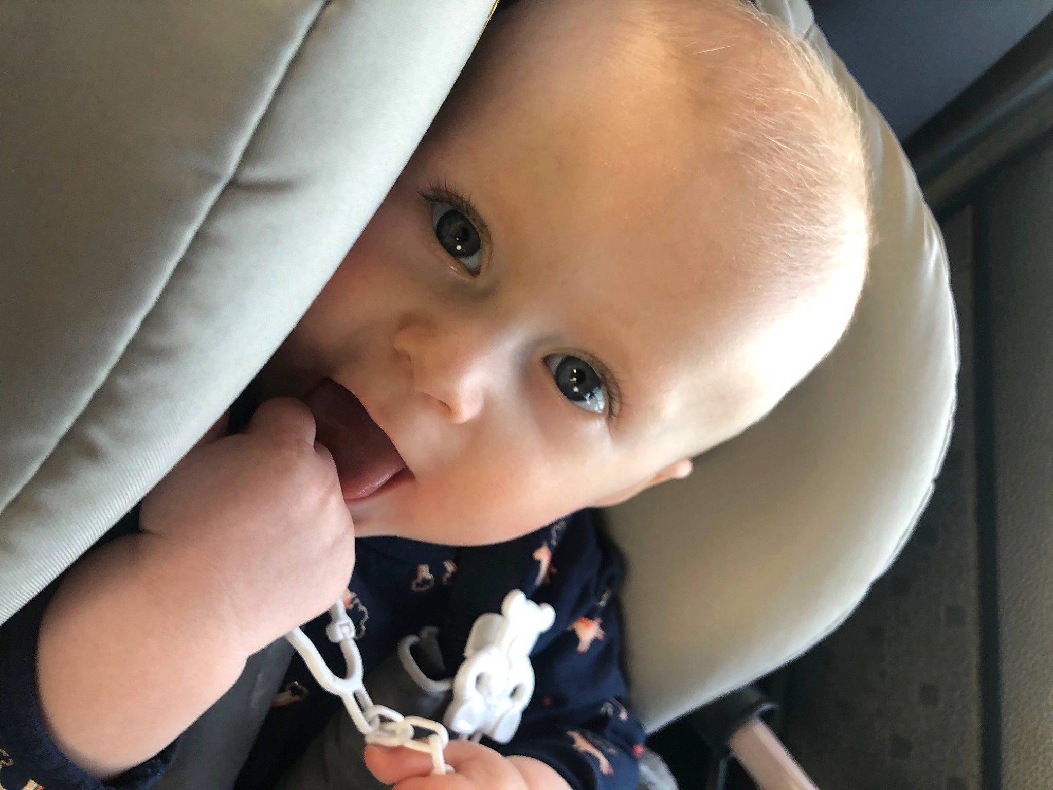 Mathéo participe au concours pour gagner de l'argent avec cette photo : baby, baby_toddler_clothing, cheek, chin, dress, eye, eyebrow, eyelash, finger, flash_photography, gesture, hairstyle, head, iris, lip, mouth, nose, person, skin, sleeve