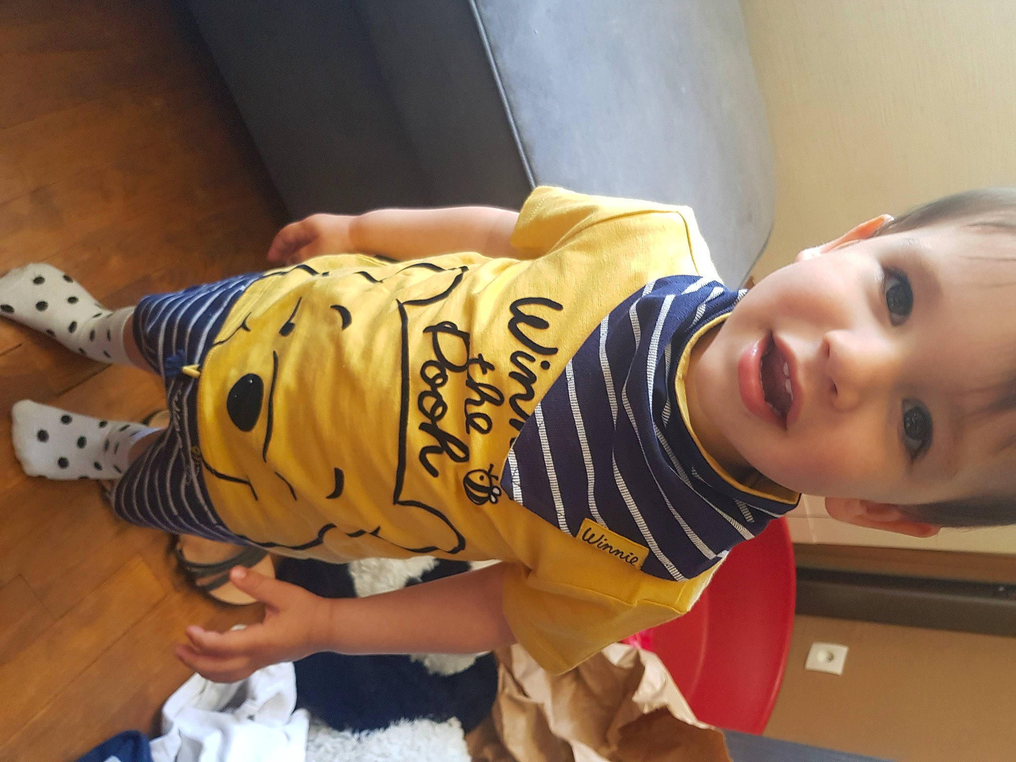 Lenny participe au concours pour gagner de l'argent avec cette photo : baby, baby_toddler_clothing, cheek, child, cleanliness, eye, floor, flooring, fun, fur, happy, joint, person, room, sitting, skin, sleeve, smile, t_shirt, toddler