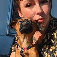 Abu a rejoint le concours — aidez-le/la à gagner de superbes lots ! animal, closeup, clothing, collar, dog, expression, face, freckles, happy, leash, nose_ring, outdoor, pattern, pet, portrait, selfie, short_hair, sunlight, tattoo, woman