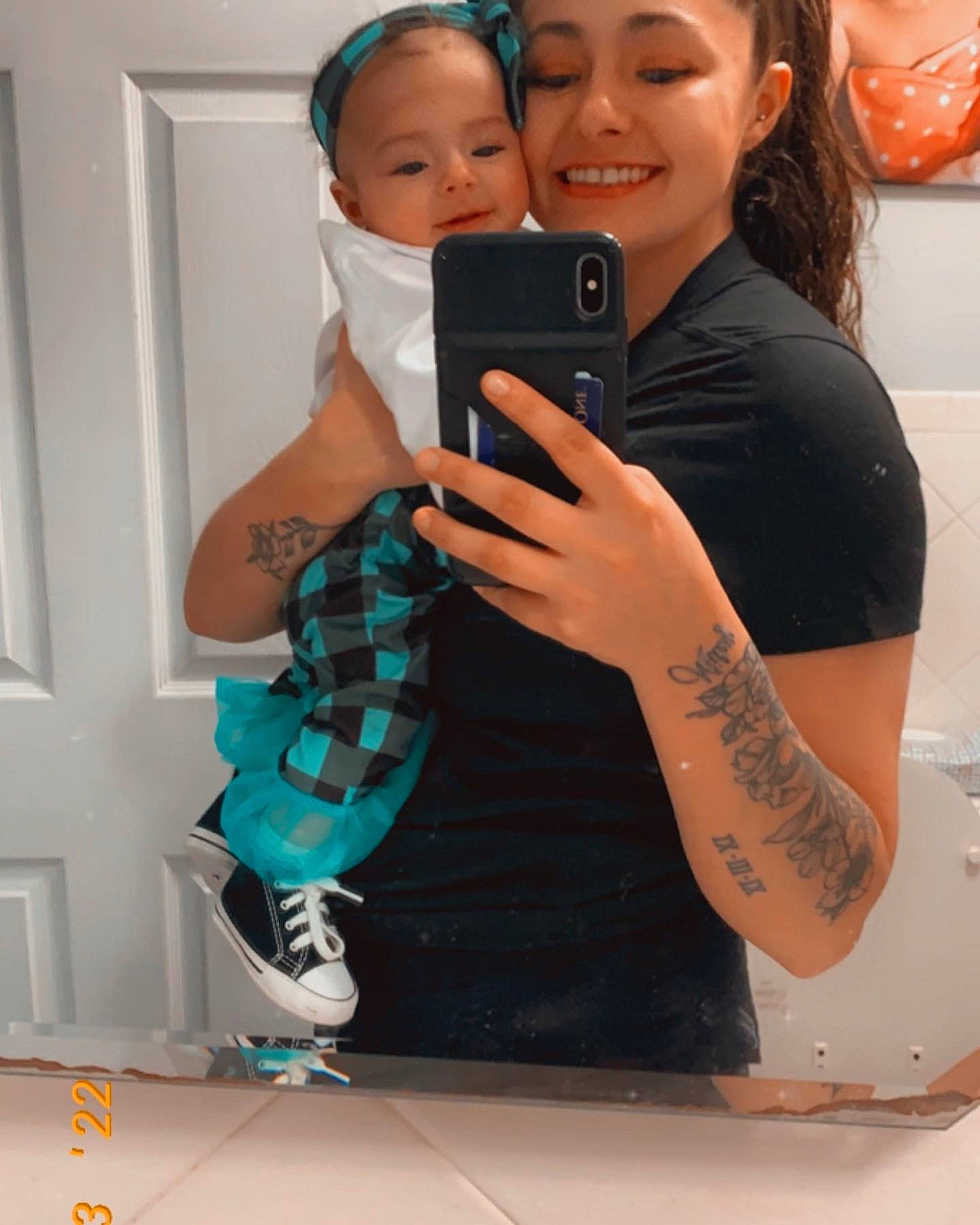 Miley joined the competition — help win amazing prizes! cool, eyebrow, eyelash, eyewear, face, facial_expression, fashion, finger, gadget, gesture, hair, hairstyle, happy, head, joy, mirror, mobile_phone, neck, person, skin