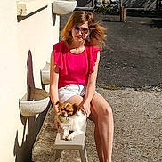 Nougat participe au concours pour gagner de l'argent avec cette photo : ball, casual, dog, earrings, leisure, outdoor, pavement, pet, pink_top, relaxed, seated, shadow, small_dog, stool, summer, sunglasses, sunlight, wall, white_shorts, woman