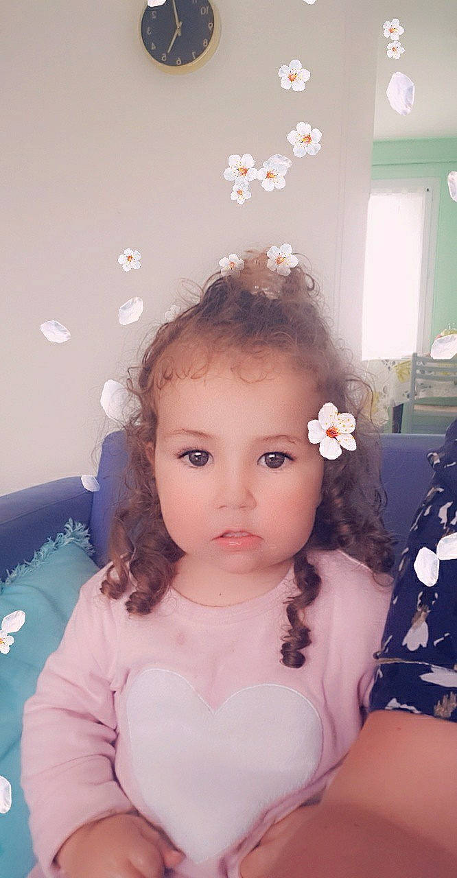 Aleyna a rejoint le concours — aidez-le/la à gagner de superbes lots ! black_hair, brown_hair, cheek, child, ear, eyebrow, face, fashion_accessory, forehead, hair, hair_accessory, hairstyle, head, headband, headpiece, nose, person, skin, smile, toddler