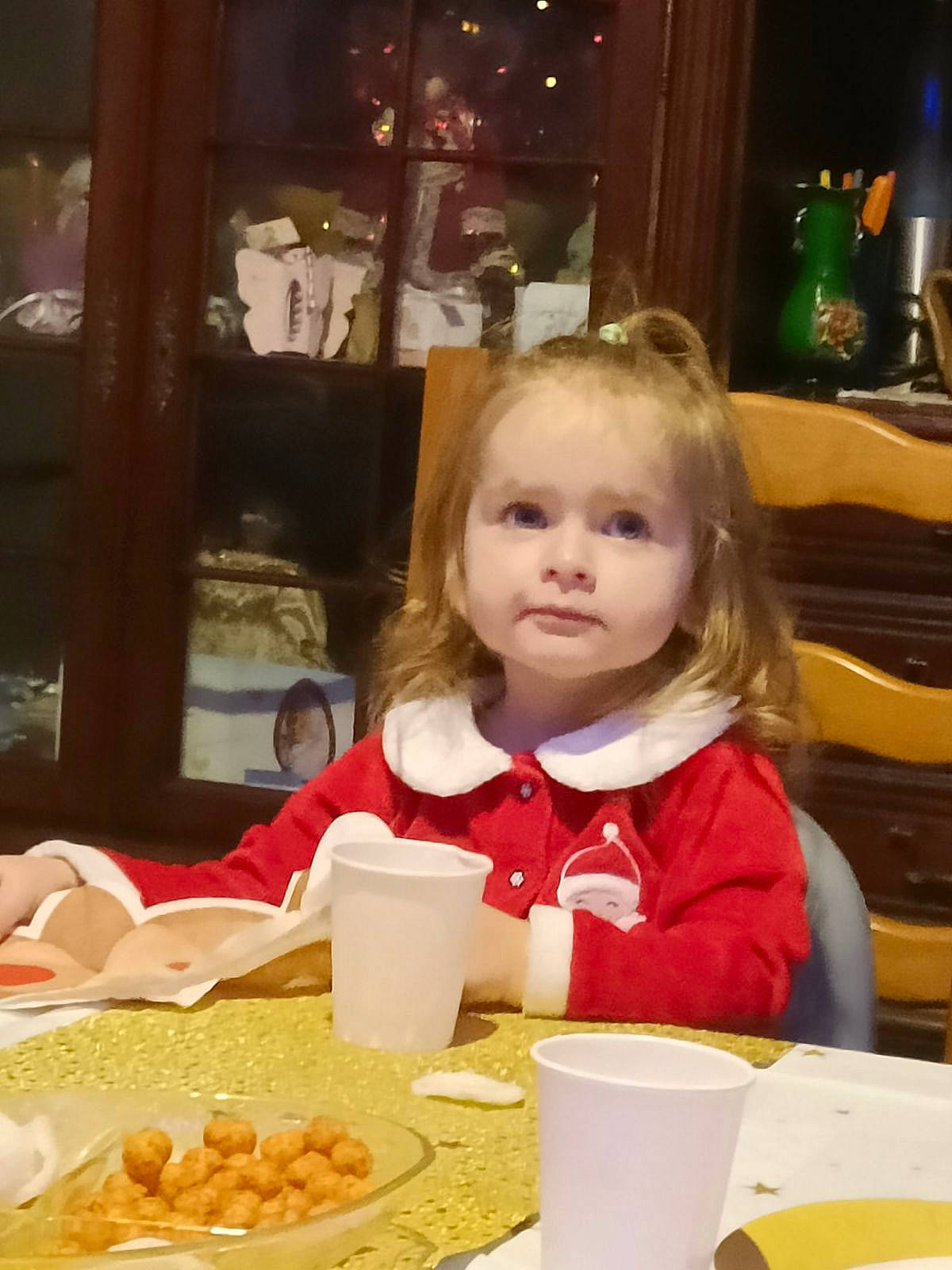 Alycia a rejoint le concours — aidez-le/la à gagner de superbes lots ! breakfast, chair, child, comfort_food, cuisine, cup, dish, drinkware, event, finger_food, food, food_craving, ingredient, junk_food, person, plate, serveware, staple_food, table, tableware