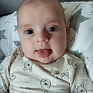 Méziane participe au concours pour gagner de l'argent avec cette photo : baby, child, tongue_out, cute, infant, face, eyes, clothing, pattern, bear_print, pillow, bed, soft_light, skin, expression, indoors, portrait, smile, head, person