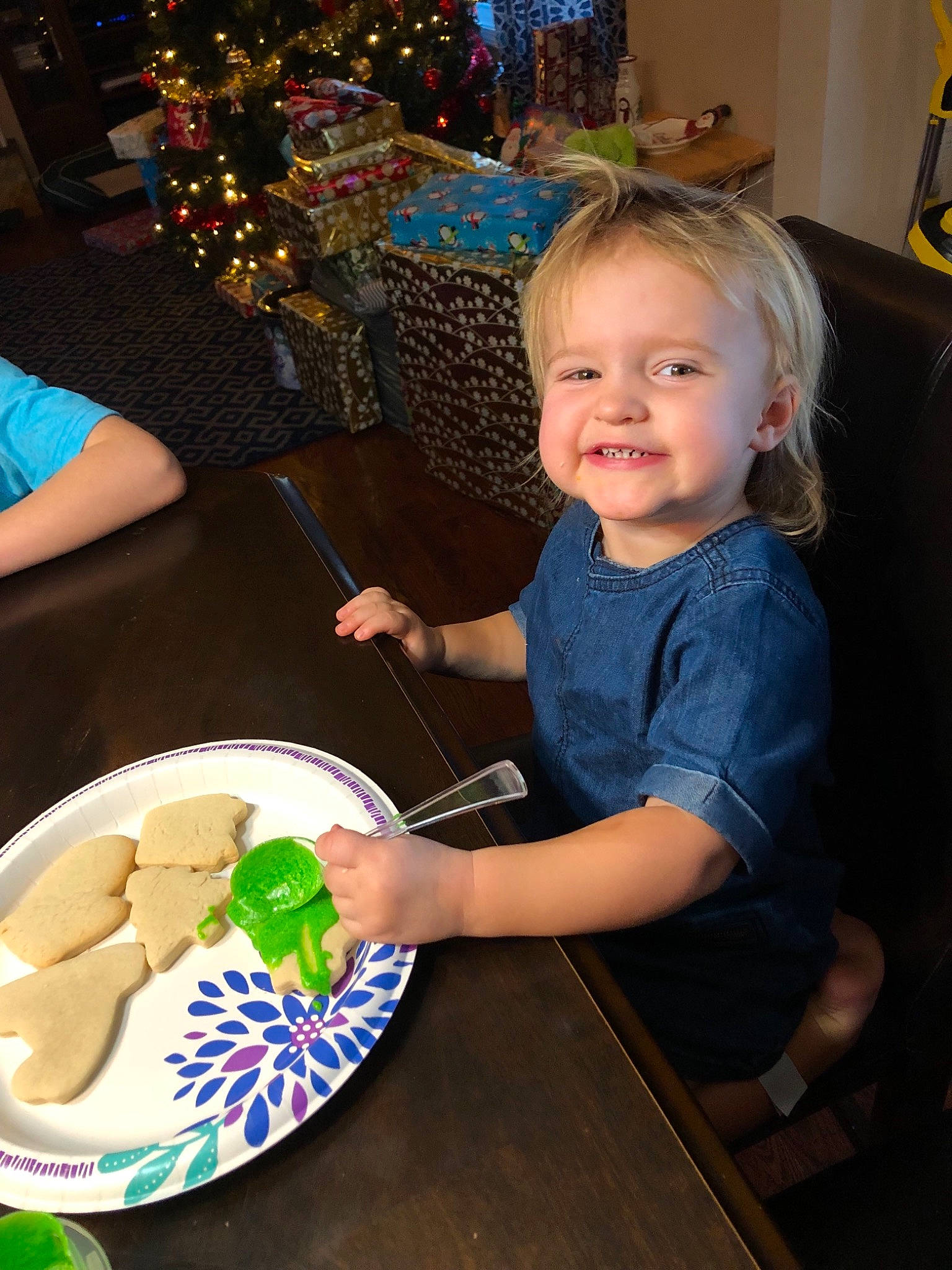 Lakyn is registered to the contest to win money with this photo: breakfast, brunch, child, comfort_food, dishware, eating, food, fun, joy, lunch, meal, person, play, sitting, smile, tableware, toddler
