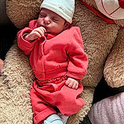 Adam Angelov participe au concours pour gagner de l'argent avec cette photo : baby, child, clothing, couch, cozy, cute, footwear, hand, hat, indoor, infant, newborn, person, pillow, plush, relaxed, resting, sleeping, soft, teddy_bear