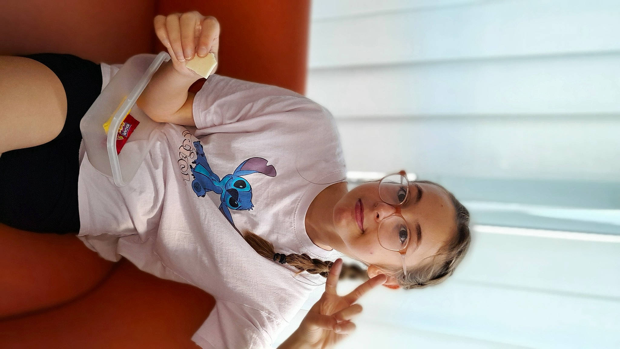 Mélyne participe au concours pour gagner de l'argent avec cette photo : baby, baby_toddler_clothing, child, comfort, elbow, eyelash, fashion_accessory, happy, human_body, jewellery, joy, neck, person, room, sitting, skin, sleeve, smile, t_shirt, tie