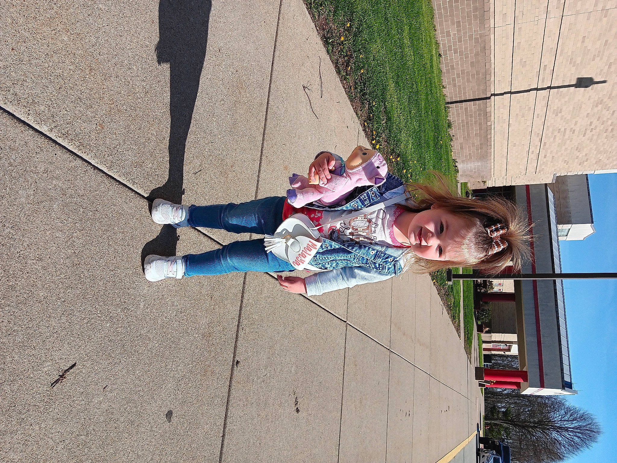 Malaya is registered to the contest to win money with this photo: asphalt, concrete, fun, human_leg, leisure, person, plant, recreation, road_surface, shadow, sidewalk, sitting, smile, toddler, walking_shoe