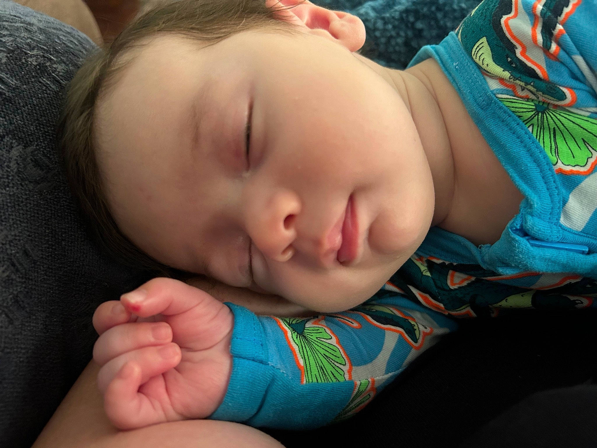 Coen is registered to the contest to win money with this photo: baby, cheek, child, close_up, comfort, eyelash, facial_expression, finger, gesture, hand, happy, human_body, mouth, neck, nose, pattern, person, skin, textile, thumb