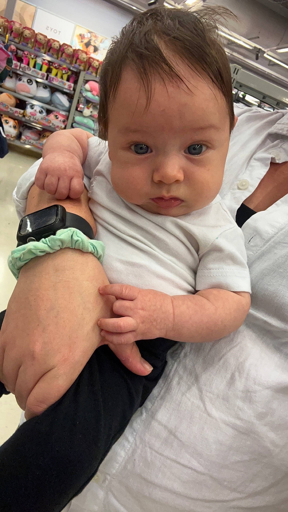 Coen is registered to the contest to win money with this photo: abdomen, baby, baby_toddler_clothing, cheek, chest, elbow, eye, finger, gesture, hair, hairstyle, hand, happy, joint, person, shoulder, skin, thumb, toddler, trunk