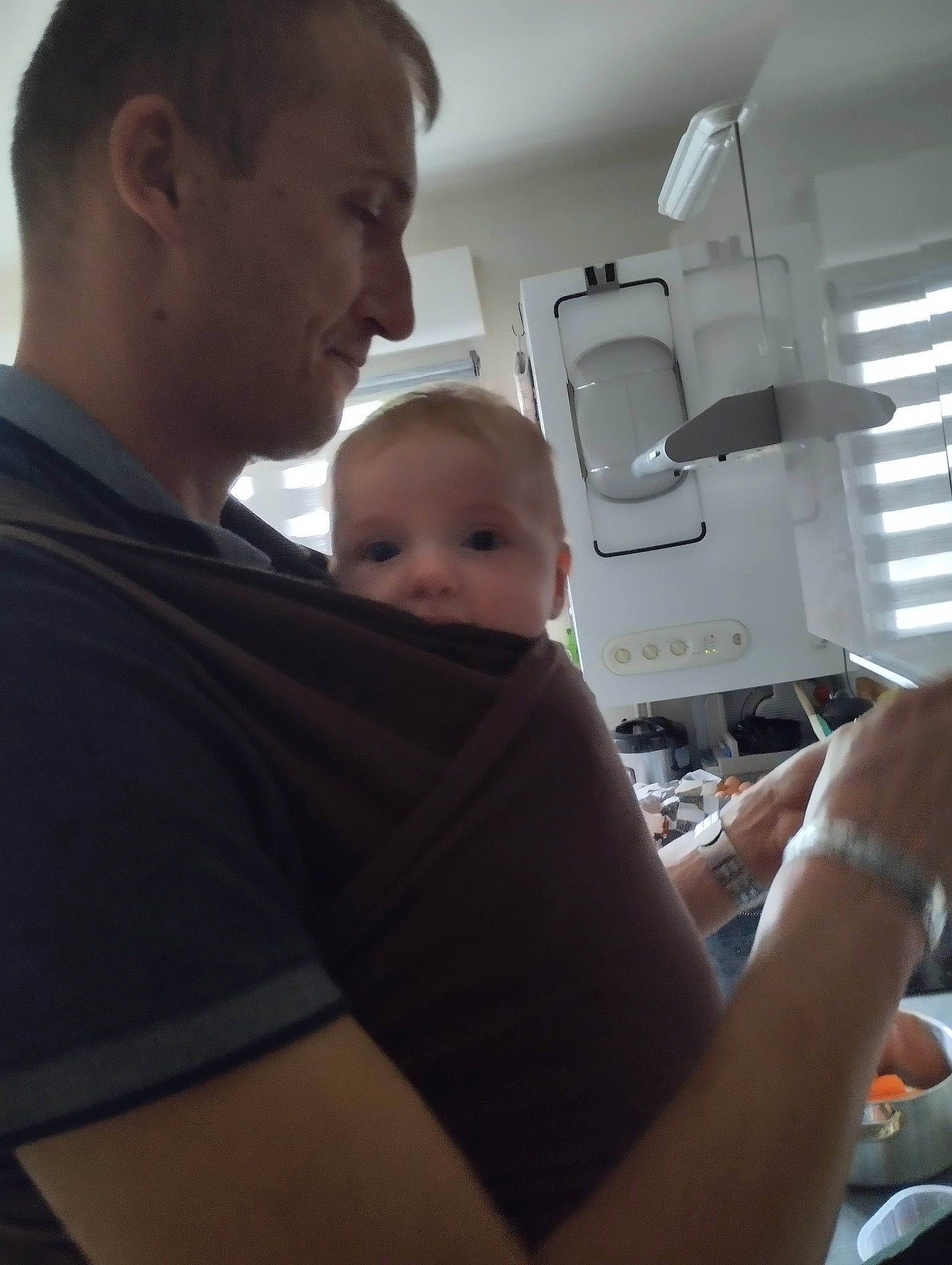 Aylan participe au concours pour gagner de l'argent avec cette photo : automotive_design, baby, cheek, child, comfort, ear, elbow, fathers_day, fun, happy, joy, machine, person, room, sitting, t_shirt, thumb, toddler