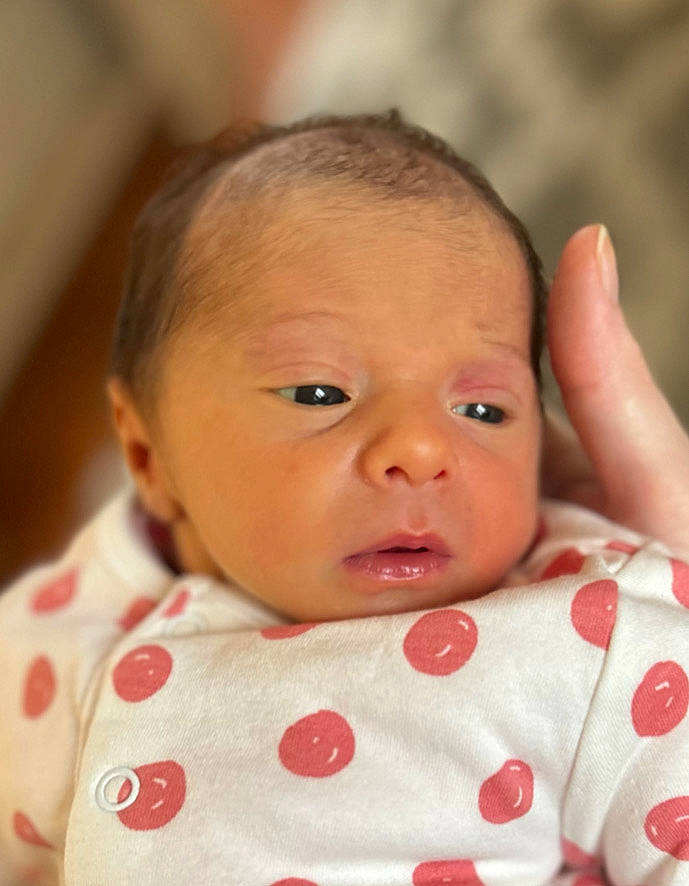 Judith a rejoint le concours — aidez-le/la à gagner de superbes lots ! baby, baby_toddler_clothing, carmine, cheek, child, collar, comfort, eyelash, happy, iris, lip, mouth, no_expression, nose, pattern, peach, person, portrait_photography, skin, sleeve