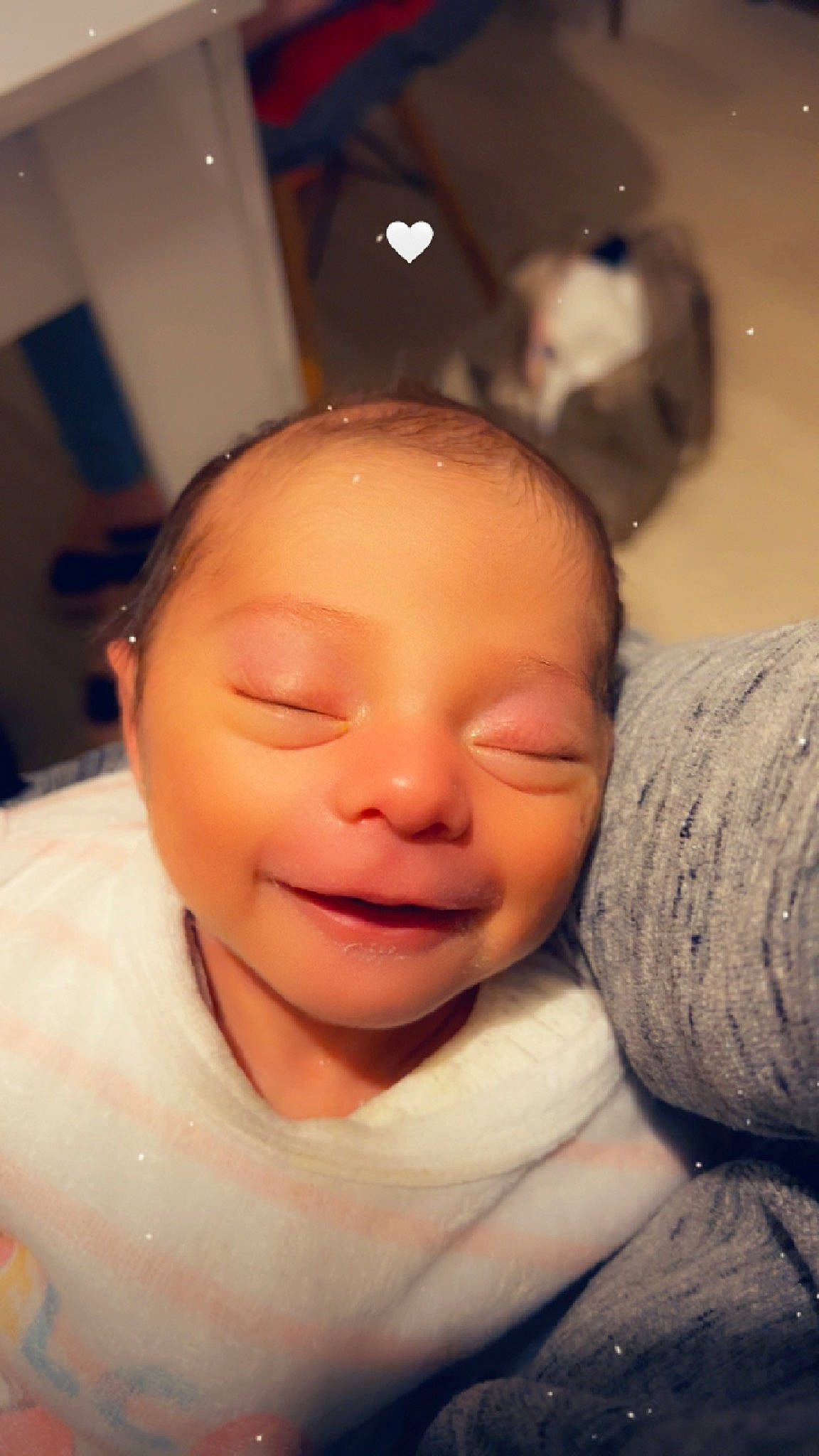 Judith a rejoint le concours — aidez-le/la à gagner de superbes lots ! baby, cheek, comfort, ear, eyebrow, eyelash, finger, forehead, gesture, happy, iris, jaw, lip, mouth, nail, neck, nose, person, skin, smile