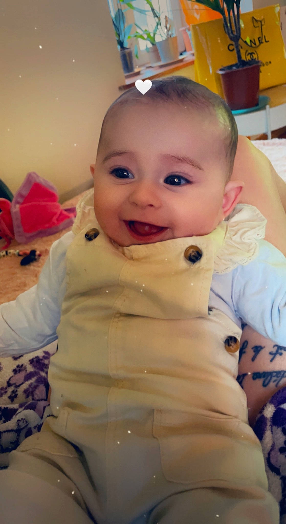 Shayna a rejoint le concours — aidez-le/la à gagner de superbes lots ! baby, baby_safety, baby_toddler_clothing, cheek, chest, child, eye, fun, happy, head, human_body, iris, joy, mouth, nose, person, pink, skin, sleeve, smile