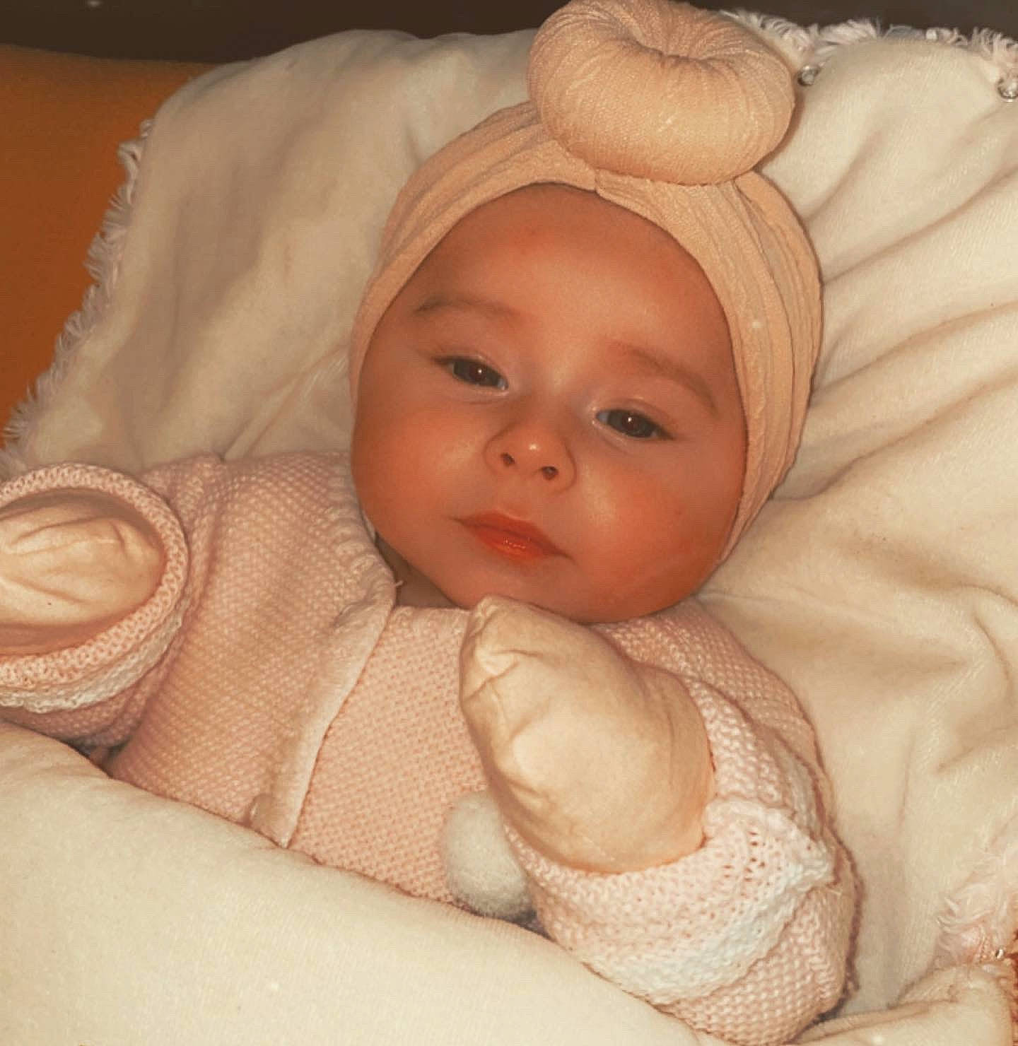 Shayna participe au concours pour gagner de l'argent avec cette photo : baby, baby_sleeping, cheek, chin, comfort, ear, eye, eyebrow, face, head, headgear, headwear, human_body, iris, lip, mouth, nose, person, skin, textile