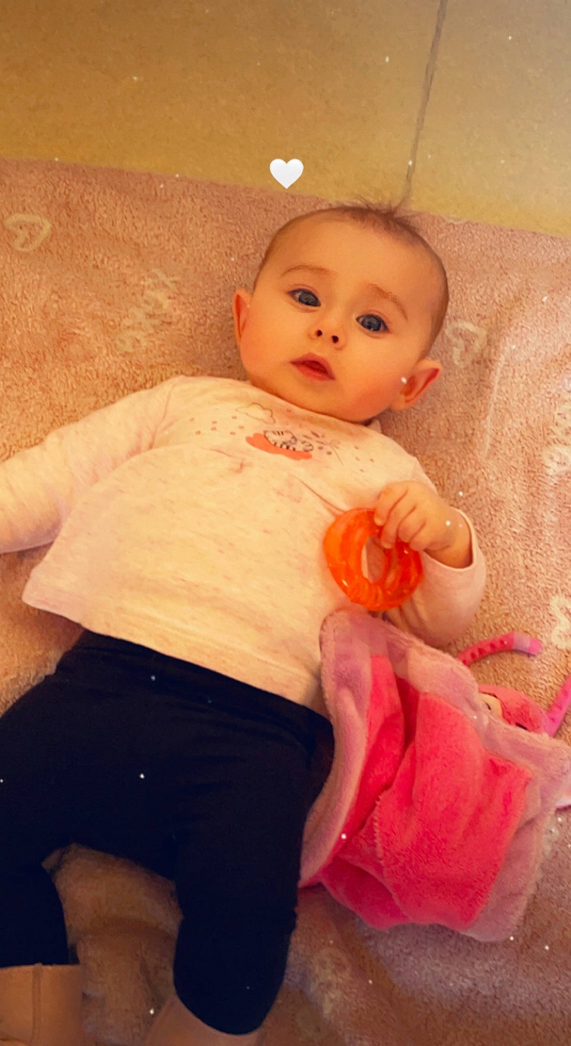 Shayna a rejoint le concours — aidez-le/la à gagner de superbes lots ! arm, baby, baby_toddler_clothing, cheek, child, doll, eye, eyebrow, eyelash, human_body, iris, lip, neck, nose, peach, person, pink, skin, sleeve, t_shirt