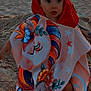 Judith a rejoint le concours — aidez-le/la à gagner de superbes lots ! child, toddler, hooded_towel, colorful_towel, unicorn_towel, beach, sand, ocean, waves, sunset, sky, horizon, people_in_background, silhouette, sitting, portrait, expressive_eyes, closeup, footprints, vacation