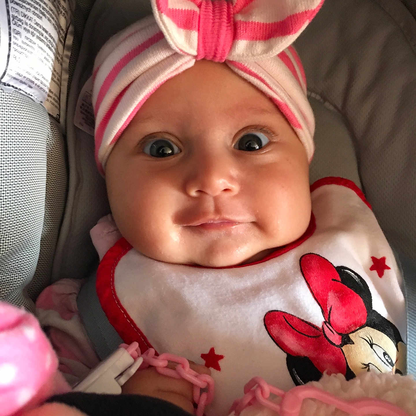 Mariana a rejoint le concours — aidez-le/la à gagner de superbes lots ! cheek, child, ear, eye, finger, girl, hand, infant, lip, mouth, nose, organ, pink, product, red, skin, smile, toddler