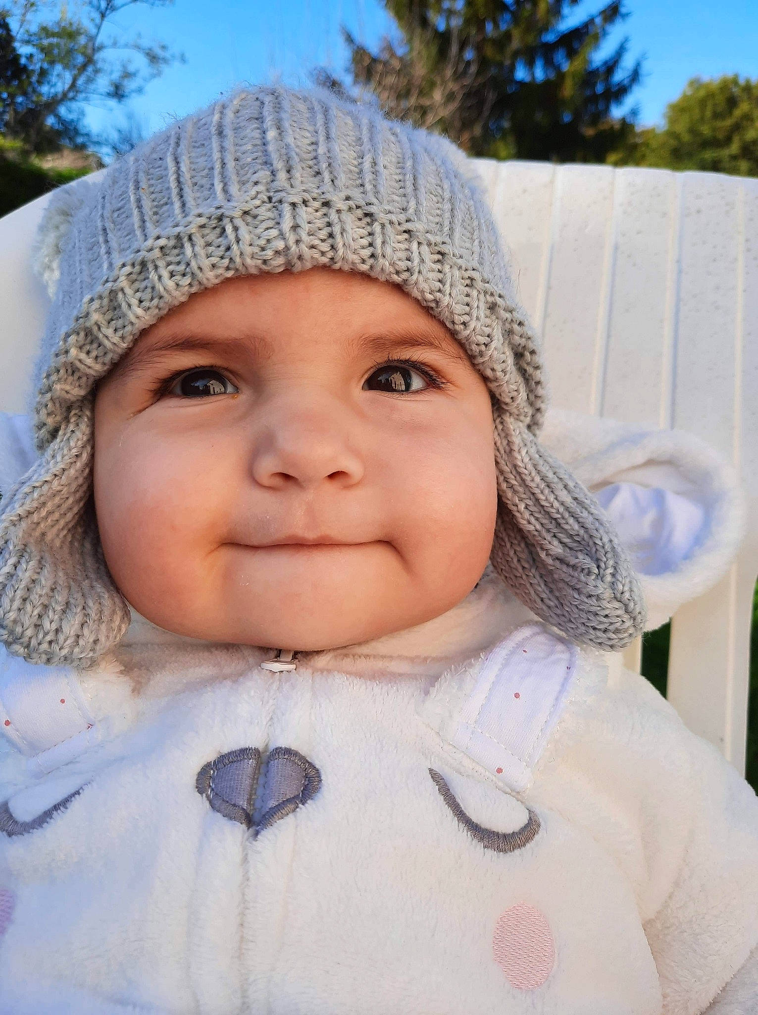 Maï-lee participe au concours pour gagner de l'argent avec cette photo : blue, cap, cheek, chin, eye, eyebrow, face, freezing, happy, head, headwear, iris, joy, lip, nose, outerwear, person, skin, sky, sleeve