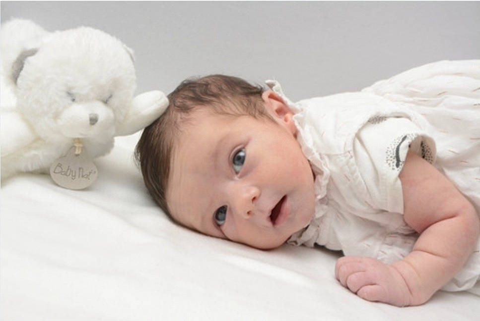 Mélyssa participe au concours pour gagner de l'argent avec cette photo : baby, baby_toddler_clothing, cheek, child, comfort, dress, eyelash, flash_photography, happy, iris, linens, lip, nose, person, skin, sleeve, stuffed_toy, toddler, toy, vertebrate