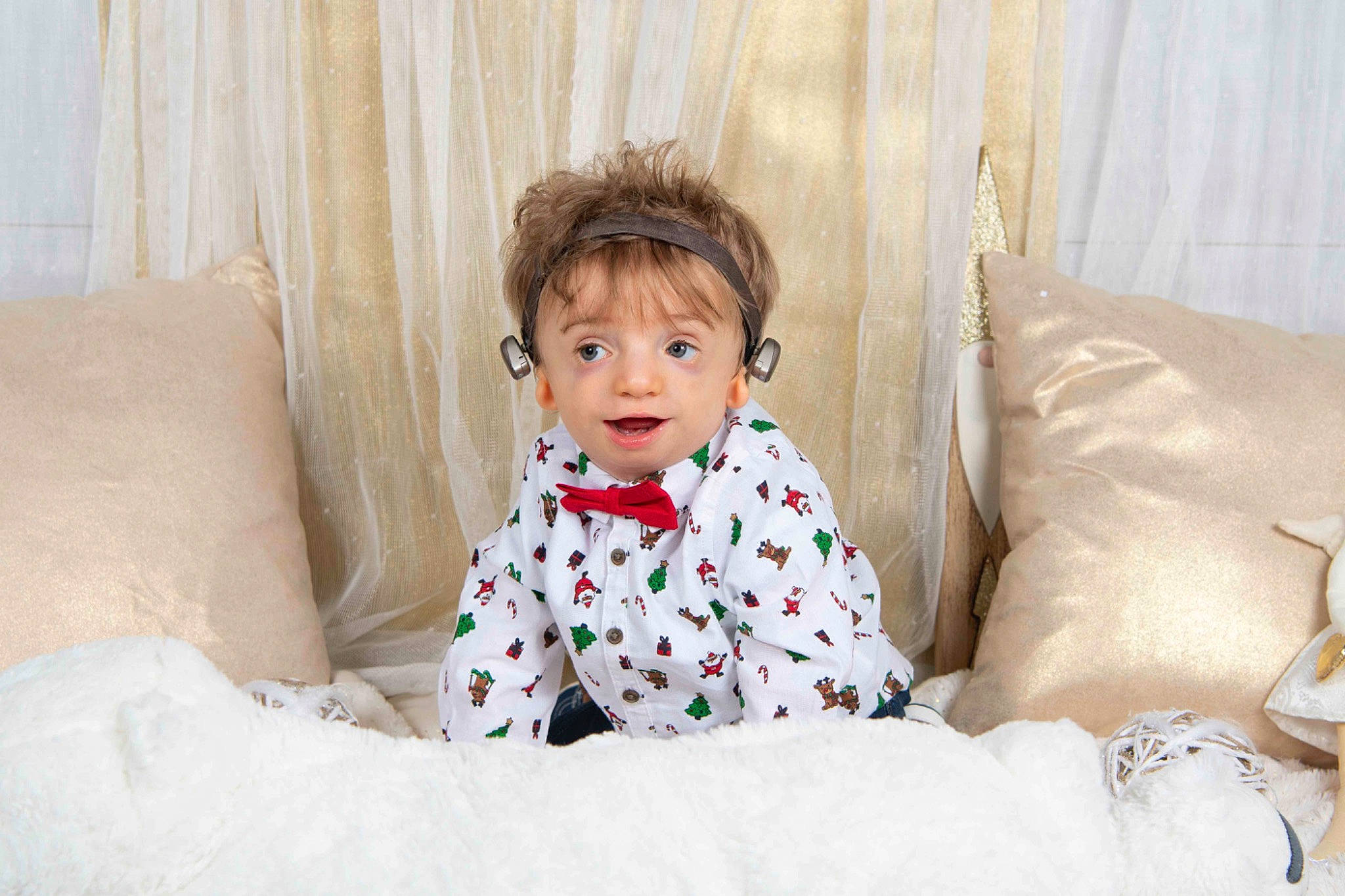 Thiago a rejoint le concours — aidez-le/la à gagner de superbes lots ! baby, bedding, cheek, child, furniture, nose, people, person, room, sitting, skin, smile, toddler