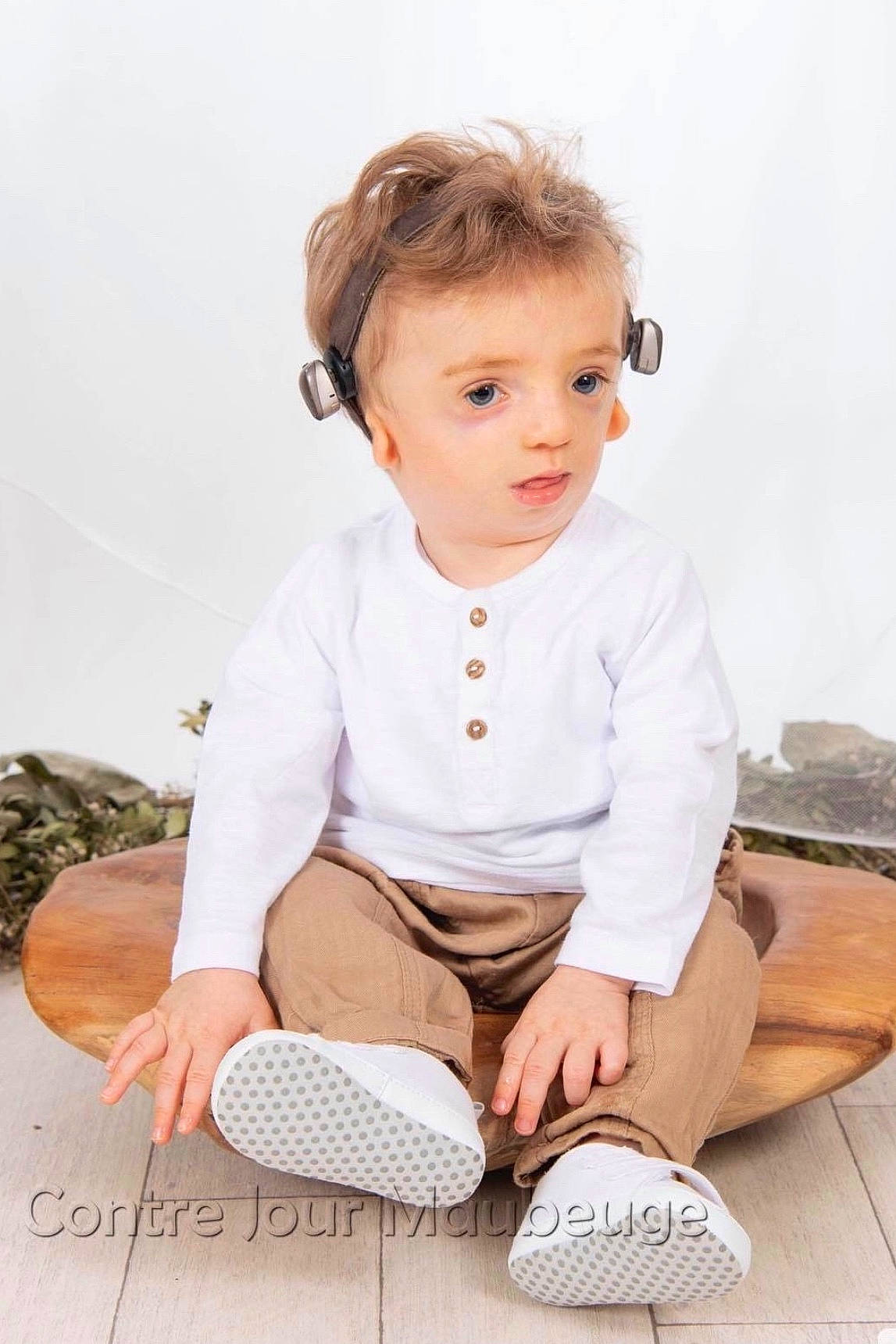 Thiago participe au concours pour gagner de l'argent avec cette photo : baby, baby_toddler_clothing, child, child_model, costume, person, photograph, photography, portrait, portrait_photography, product, shoe, sitting, sleeve, toddler