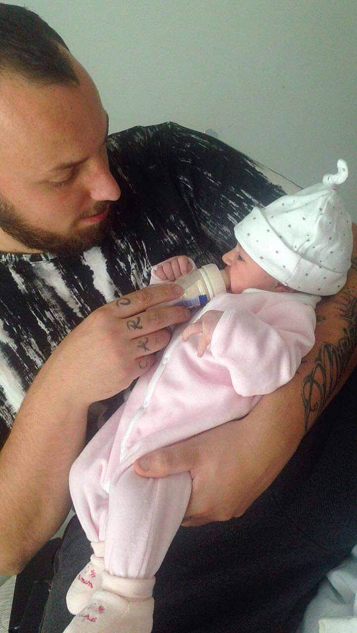 Myriana participe au concours pour gagner de l'argent avec cette photo : abdomen, arm, baby, baby_products, baby_sleeping, baby_toddler_clothing, beard, birth, bonnet, comfort, elbow, facial_hair, finger, hand, headwear, linens, love, mammal, moustache, nail